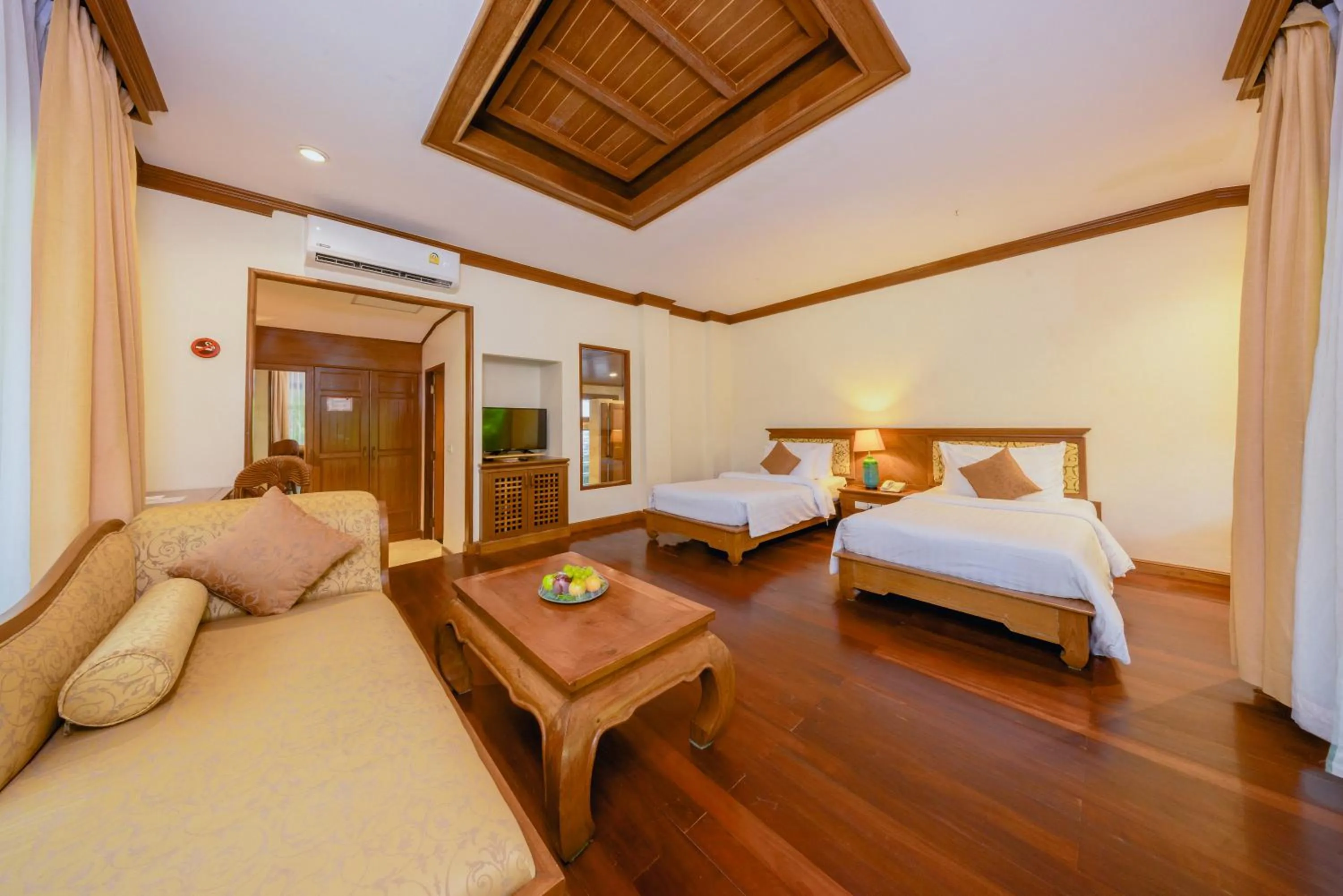 Bed in Sand Sea Resort Railay Beach