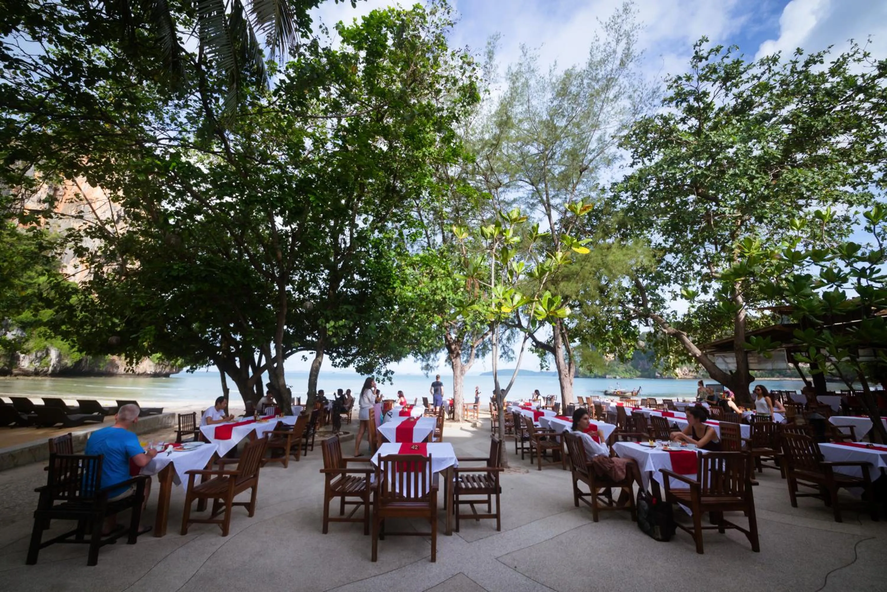 Restaurant/places to eat in Sand Sea Resort Railay Beach