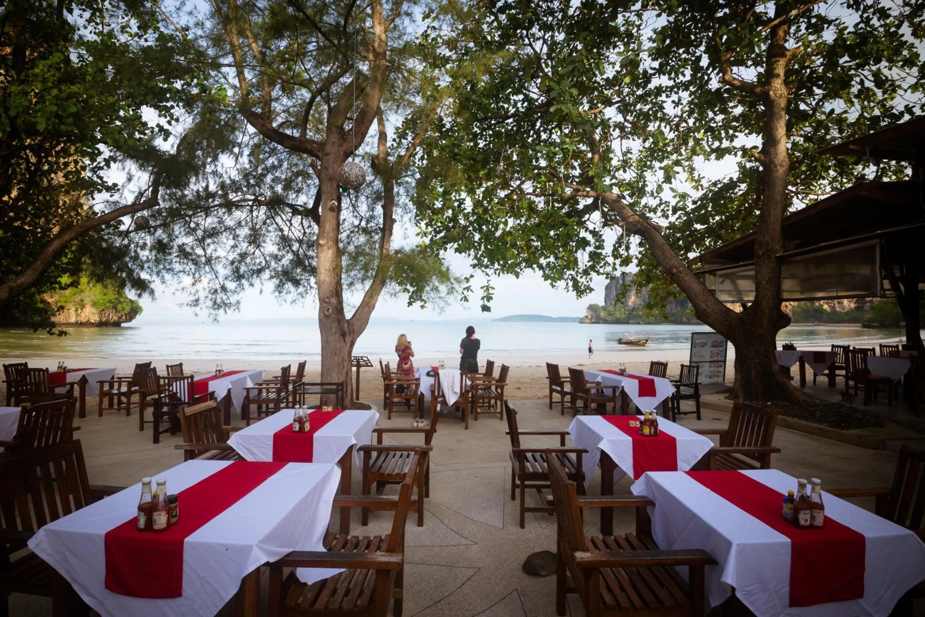Restaurant/places to eat in Sand Sea Resort Railay Beach