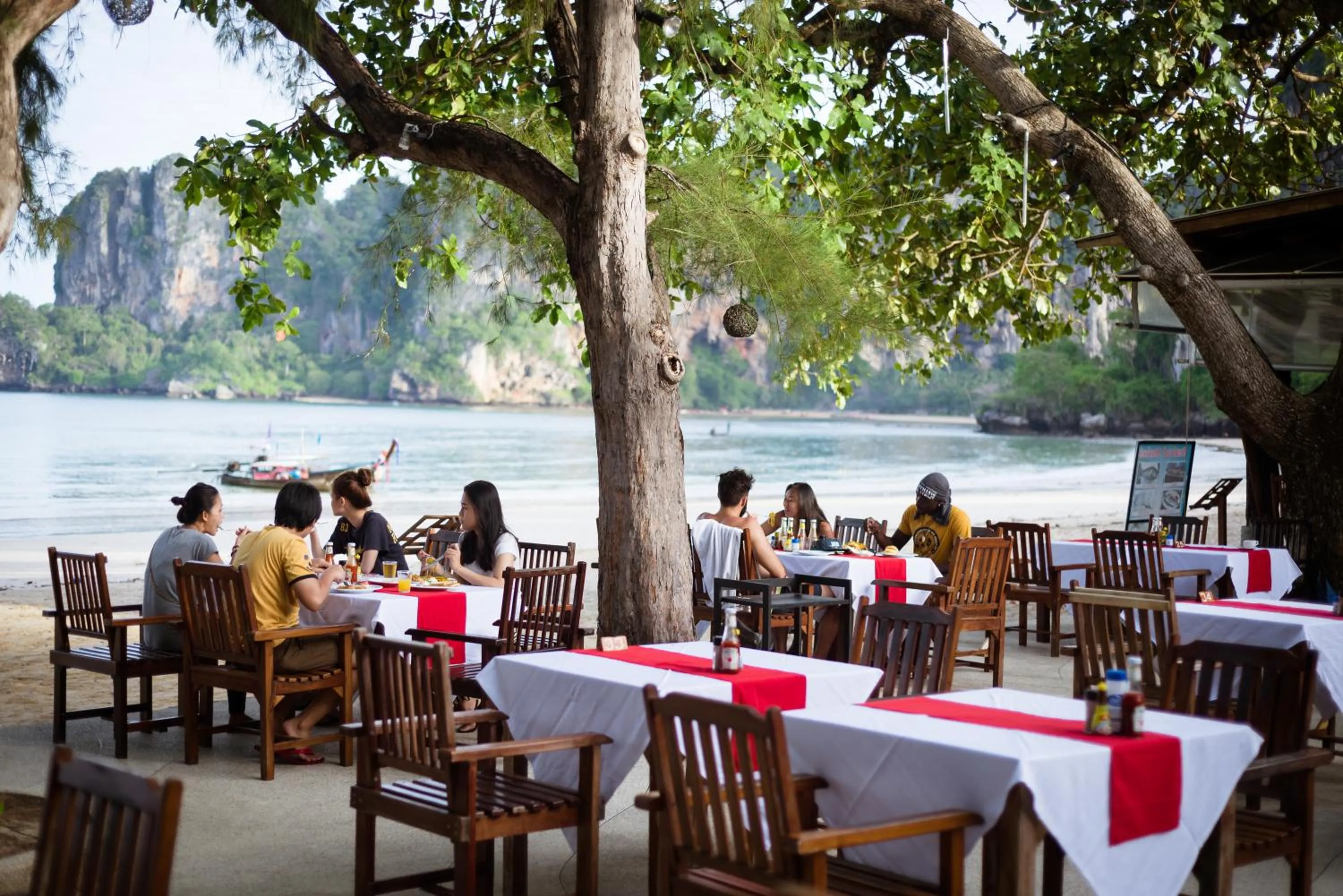 Restaurant/places to eat in Sand Sea Resort Railay Beach