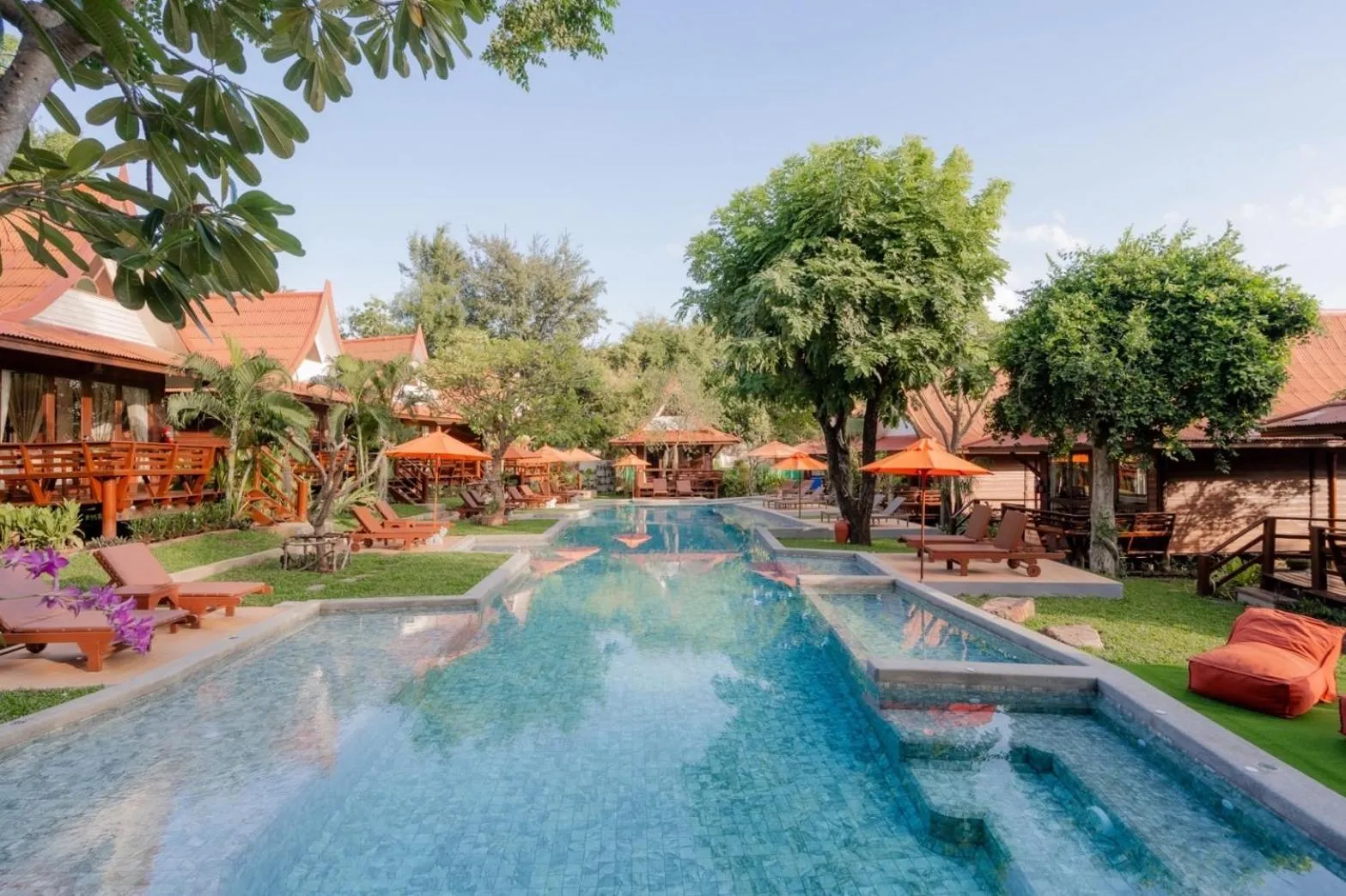 Swimming pool in Baan Duangkaew Resort