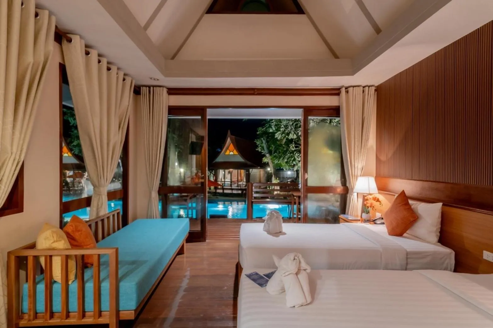 Photo of the whole room, Bed in Baan Duangkaew Resort
