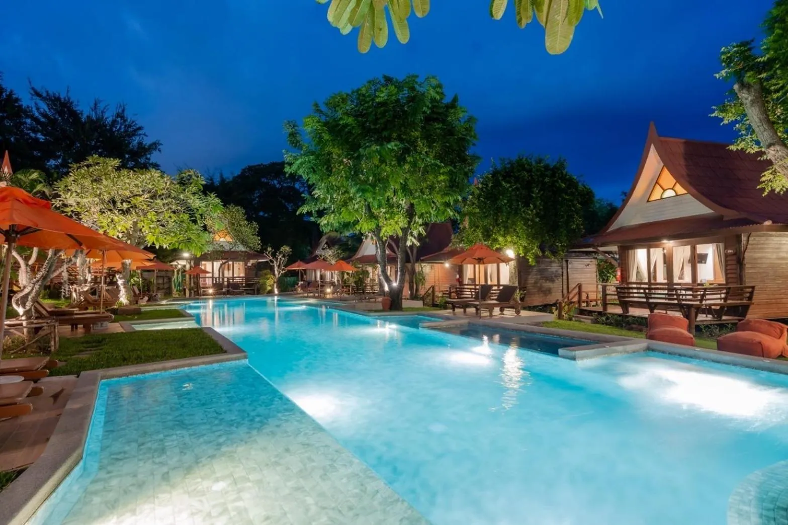 Swimming pool in Baan Duangkaew Resort