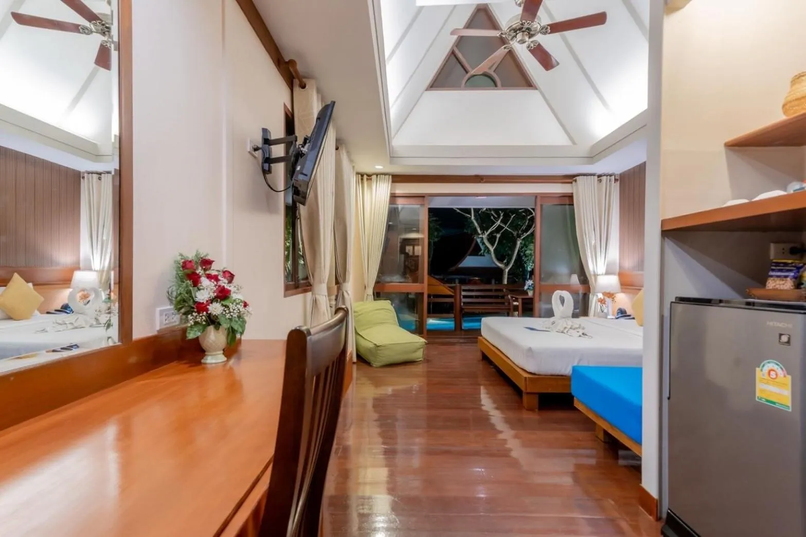 Photo of the whole room, Bed in Baan Duangkaew Resort