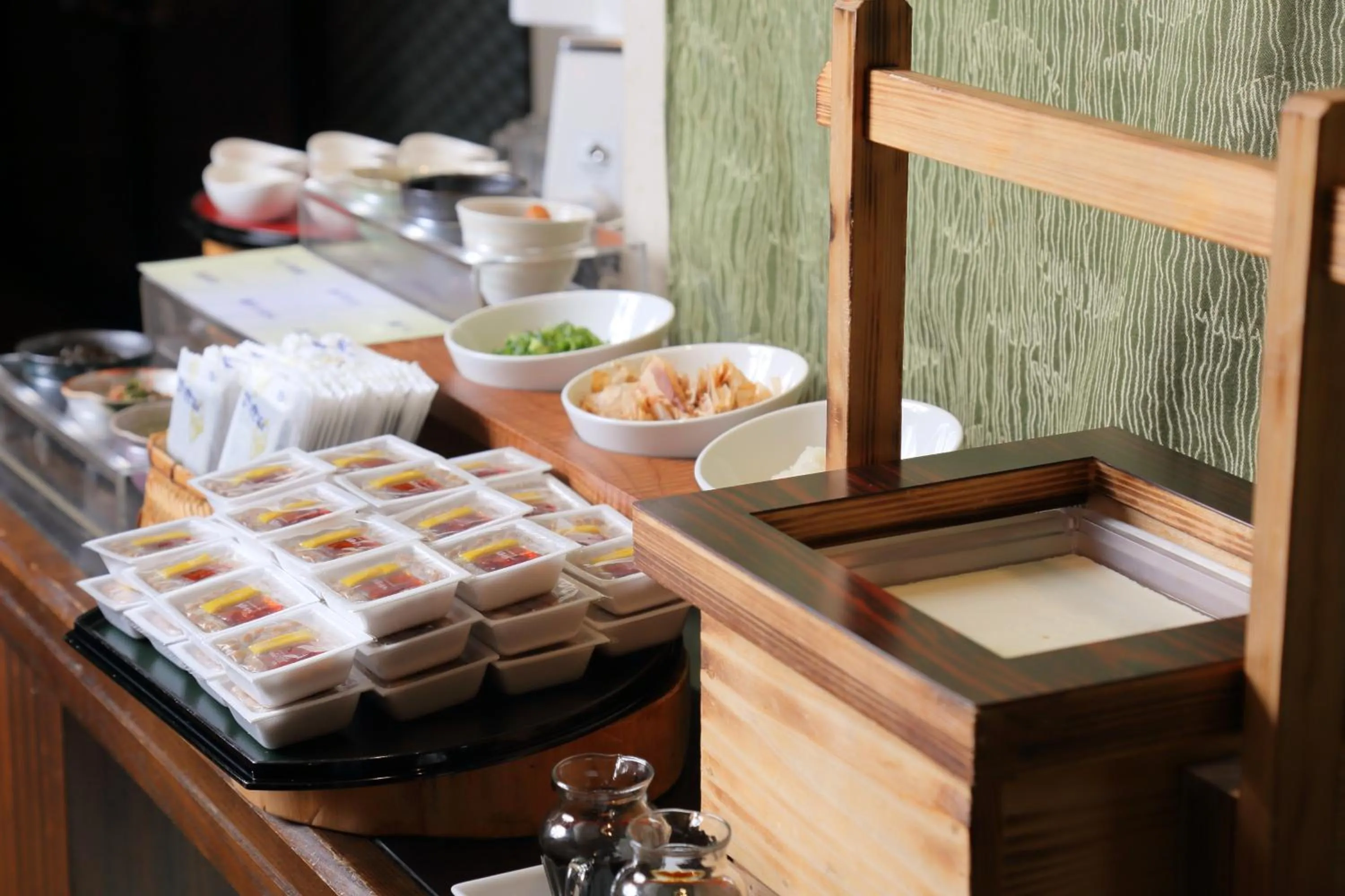 Restaurant/places to eat in Osaka Tokyu REI Hotel