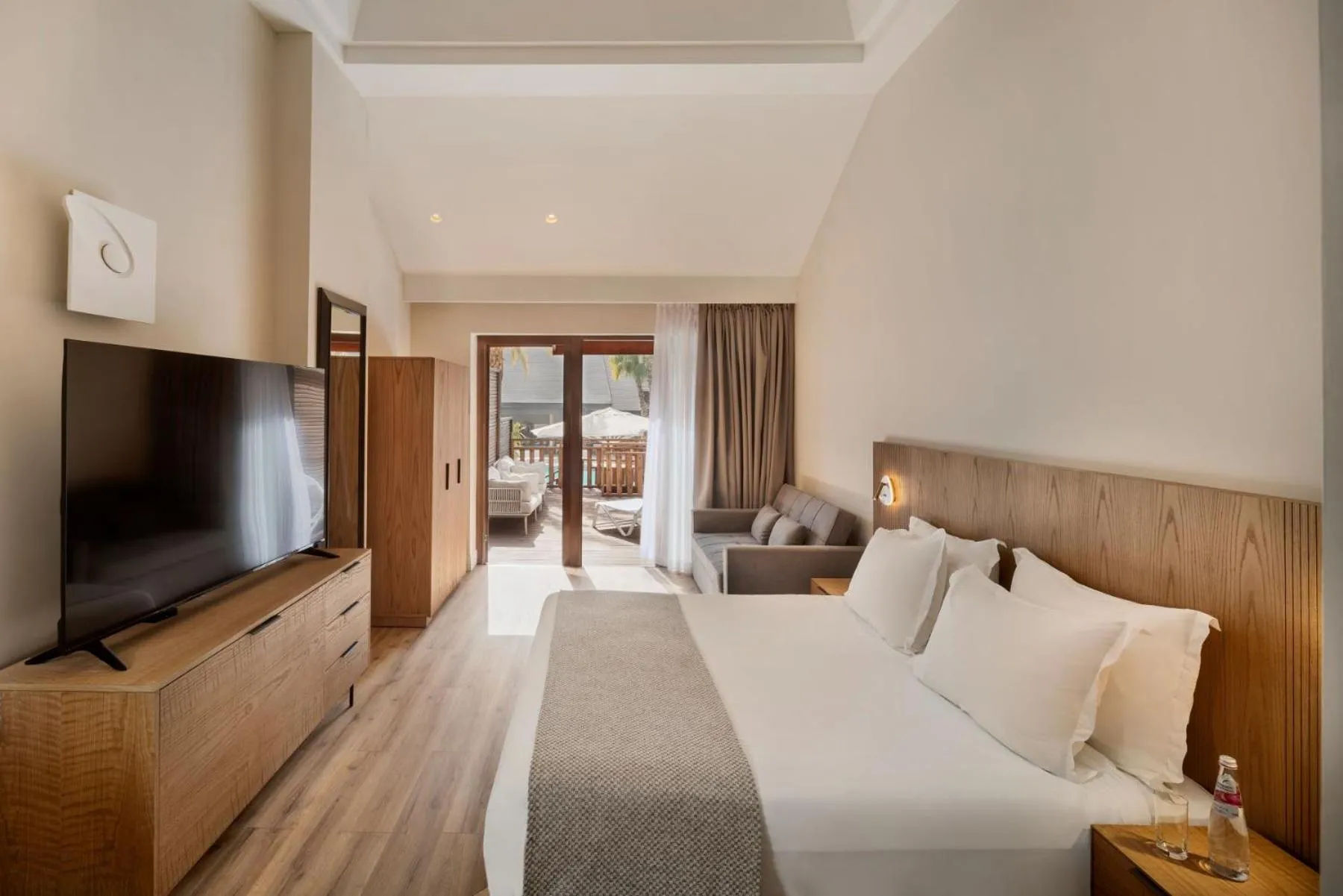 Living room, Bed in Orchid Eilat Hotel