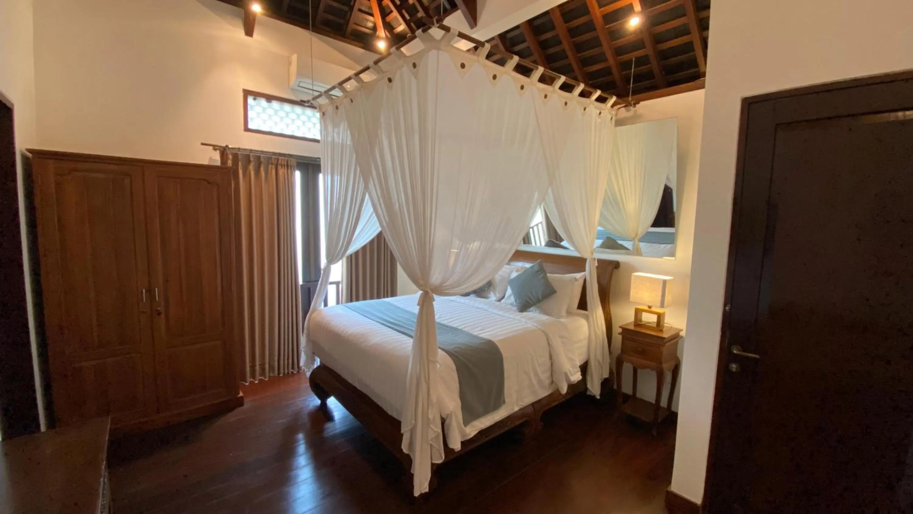 Photo of the whole room, Bed in djabu Canggu Beach Villa