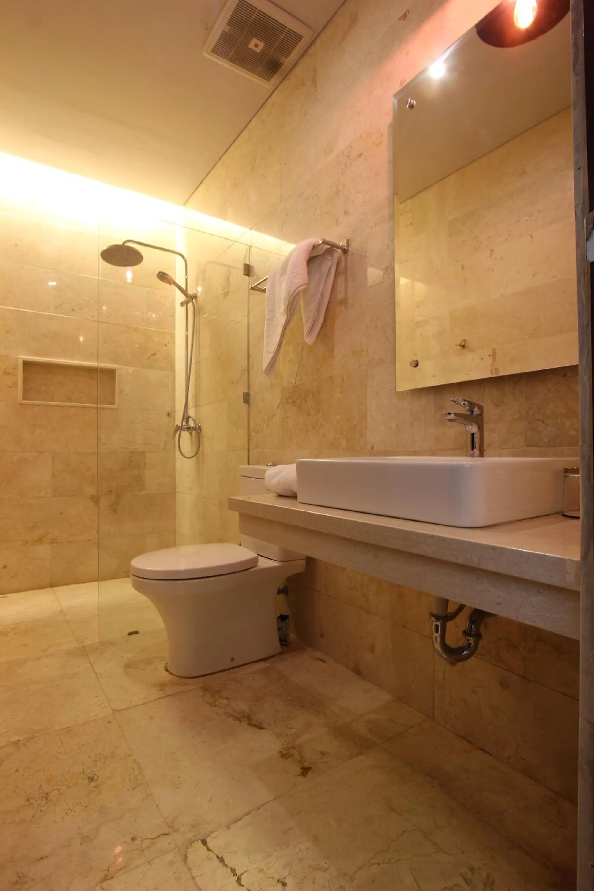 Shower in djabu Canggu Beach Villa