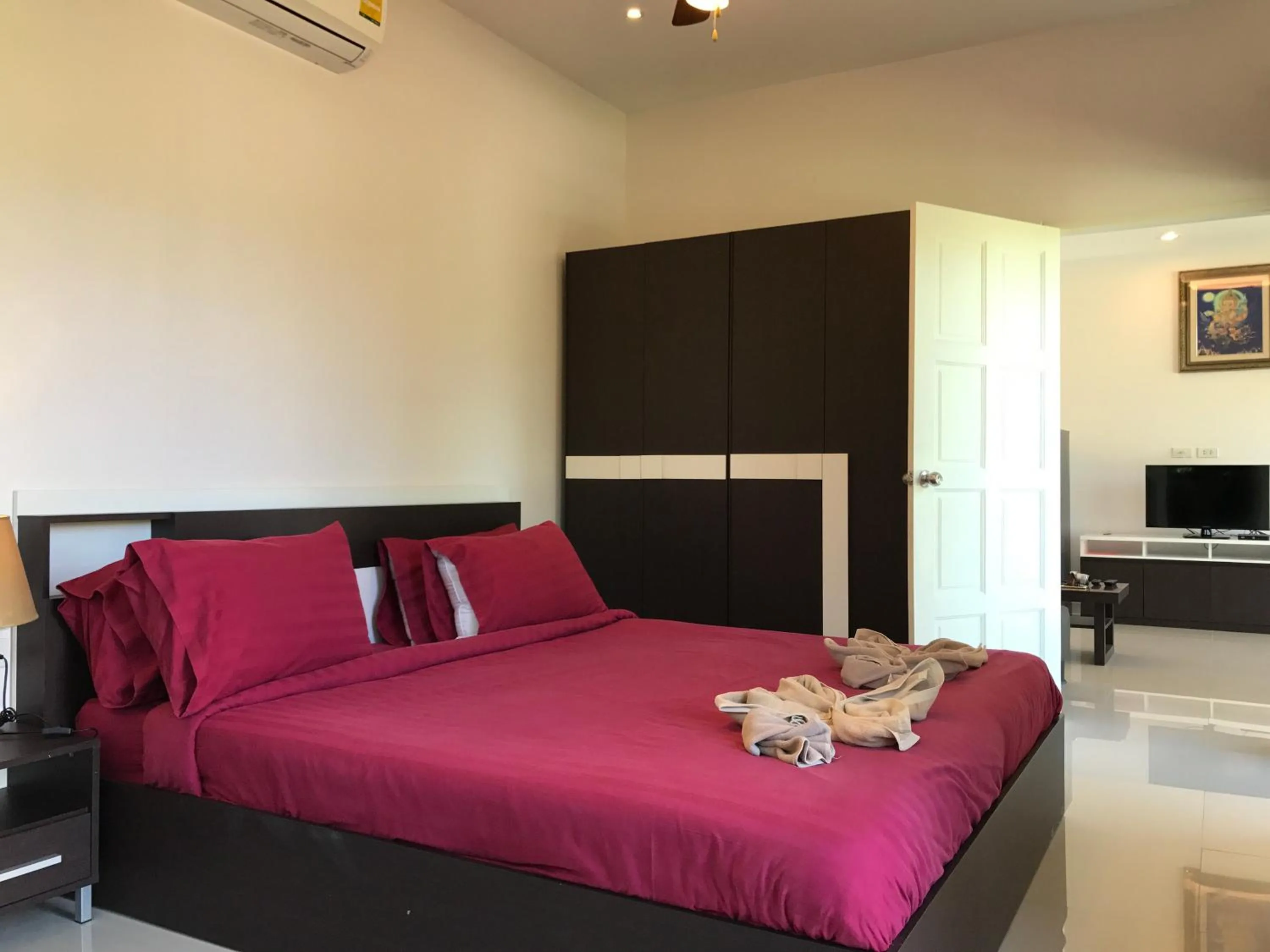 Bed in Saree Lagoon Villa Koh Samui