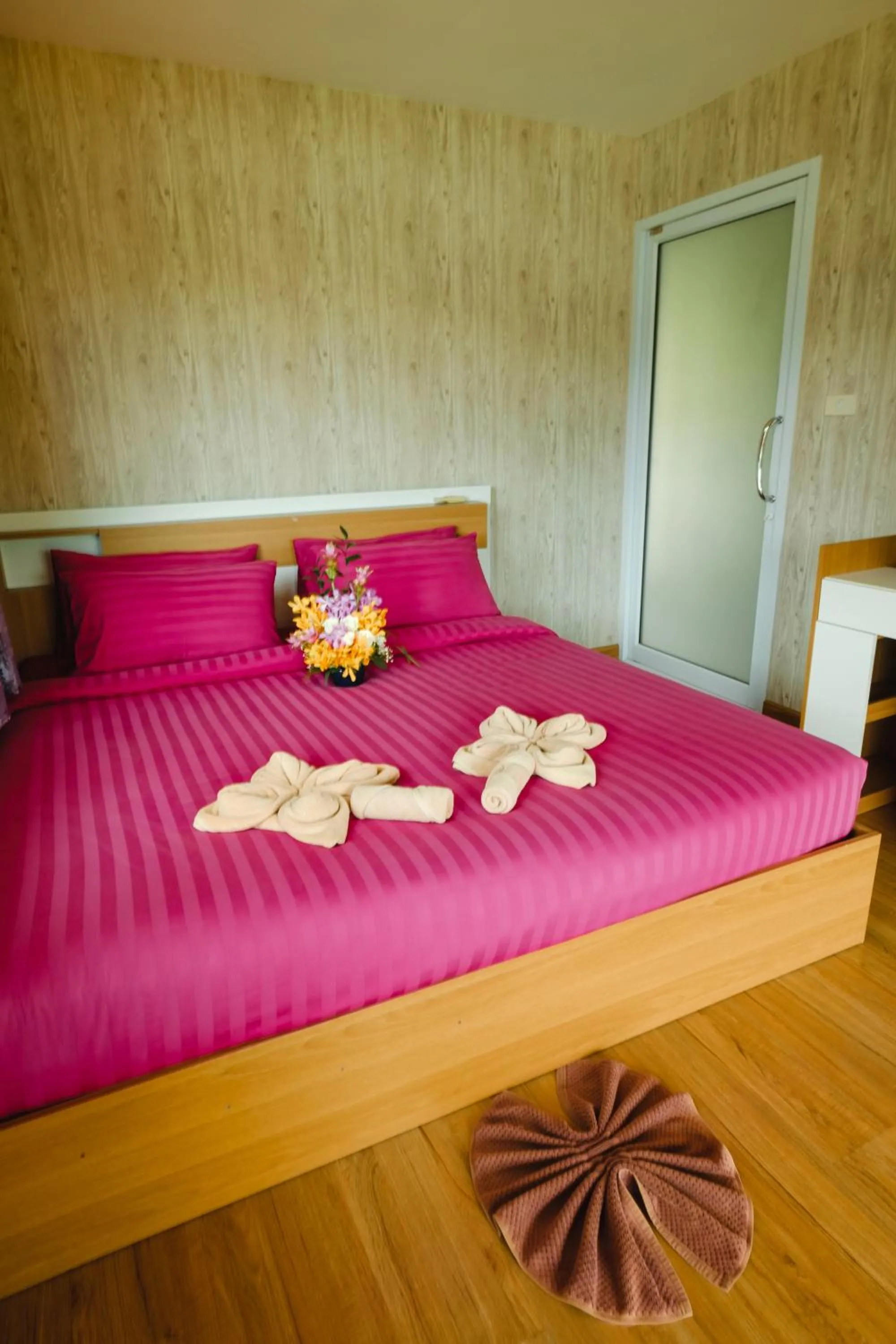 Bed in Saree Lagoon Villa Koh Samui