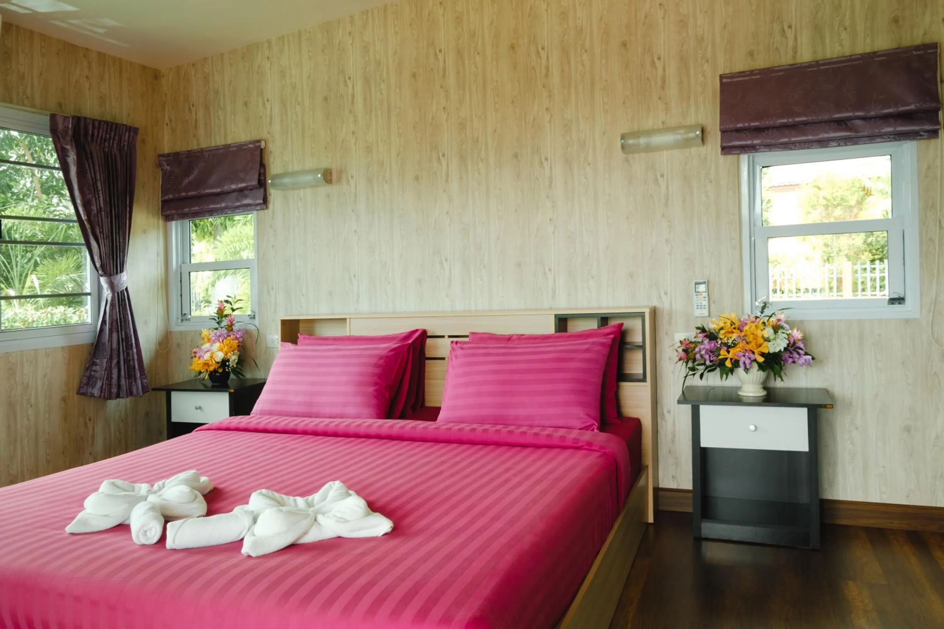 Bed in Saree Lagoon Villa Koh Samui