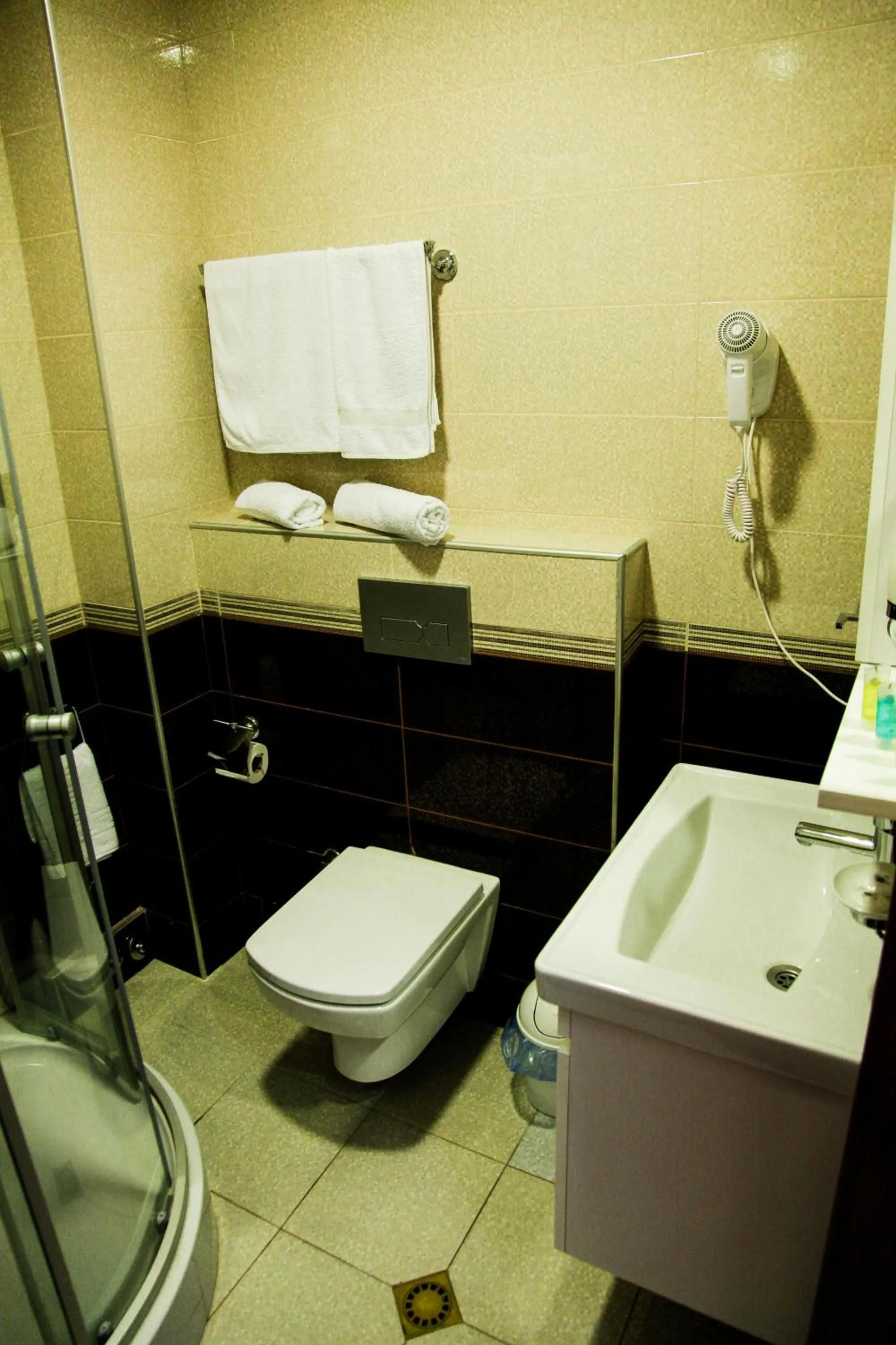 Shower in Hotel Grand