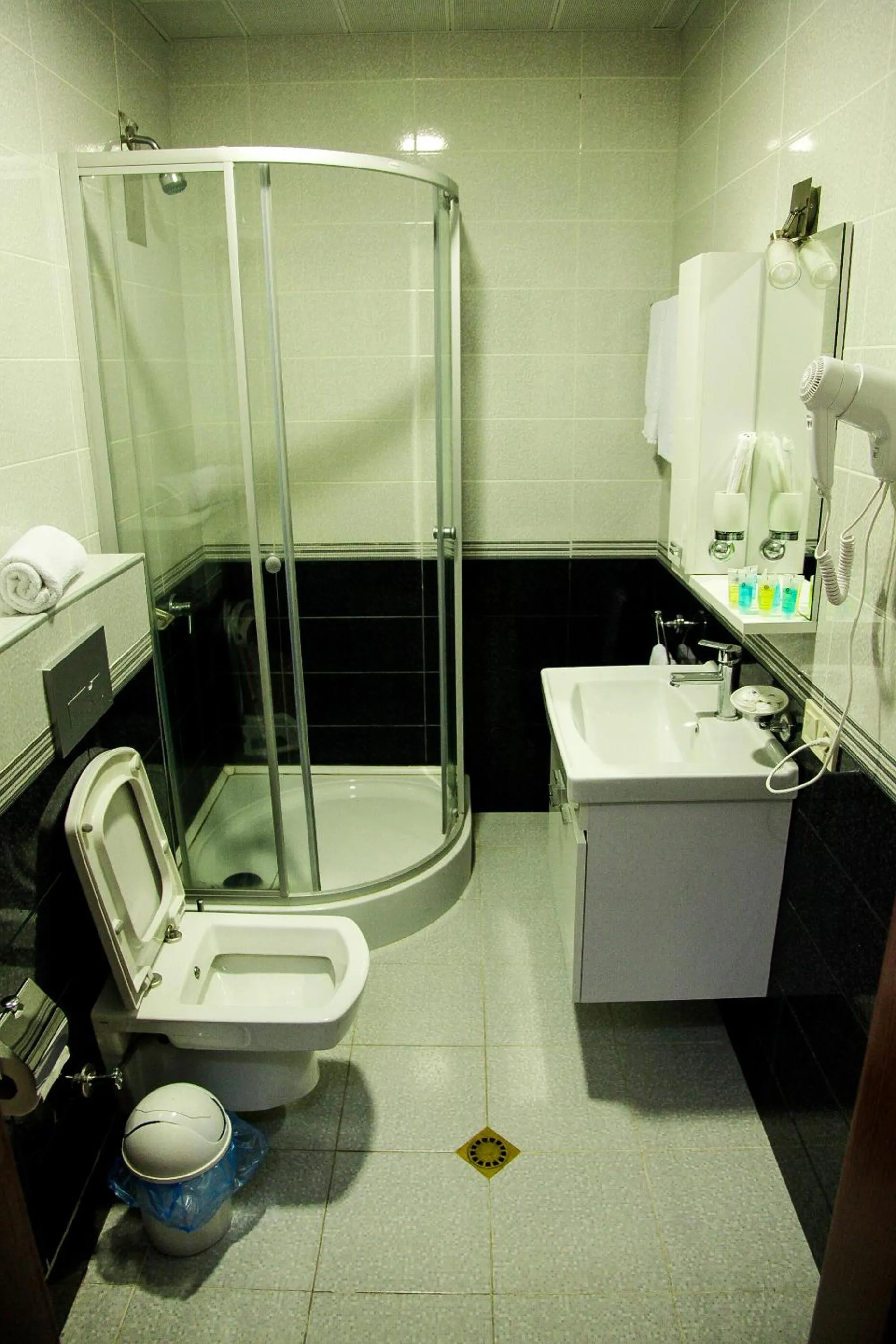 Shower in Hotel Grand