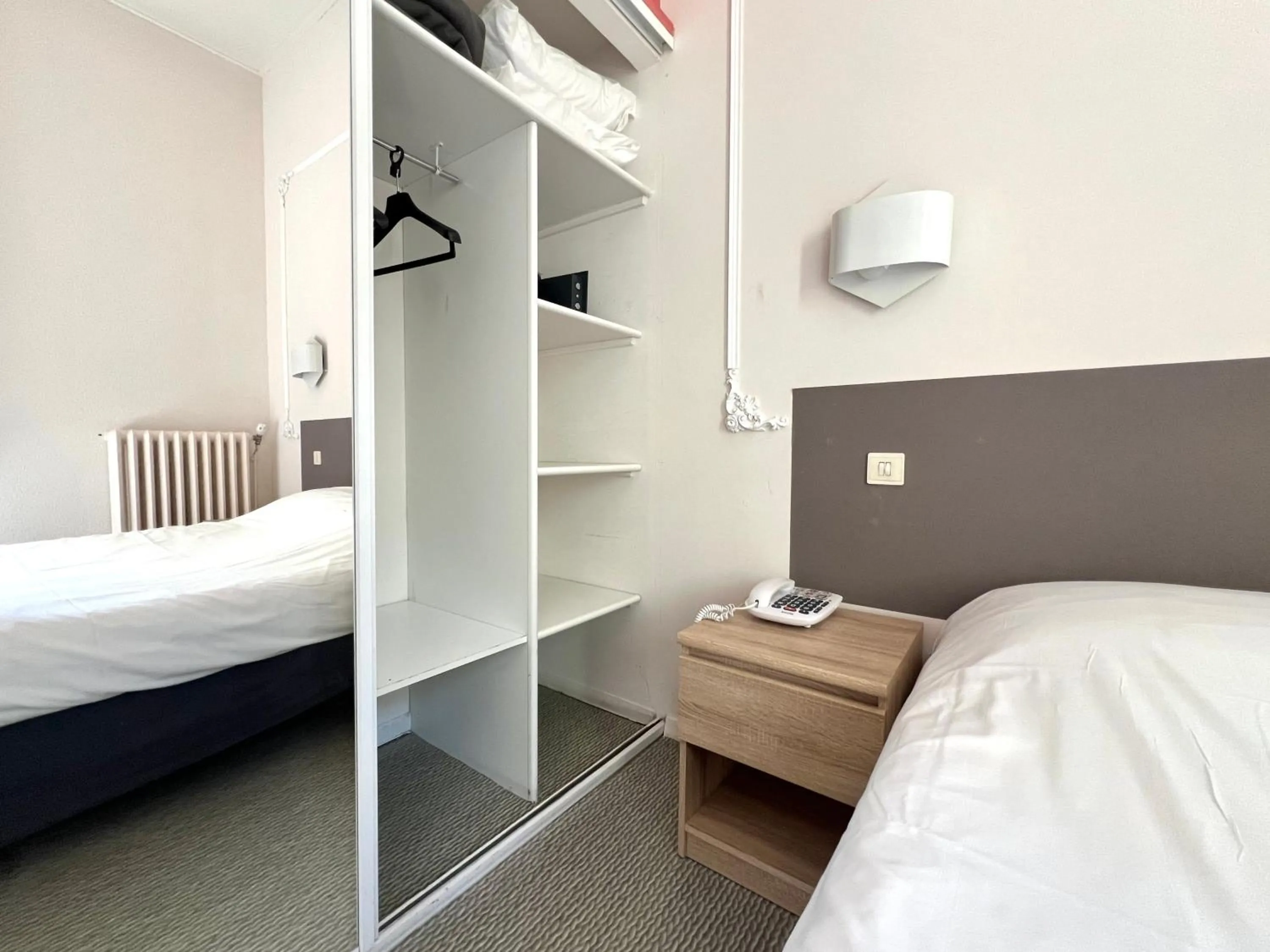 Bed in Logis Hotel restaurant des Thermes