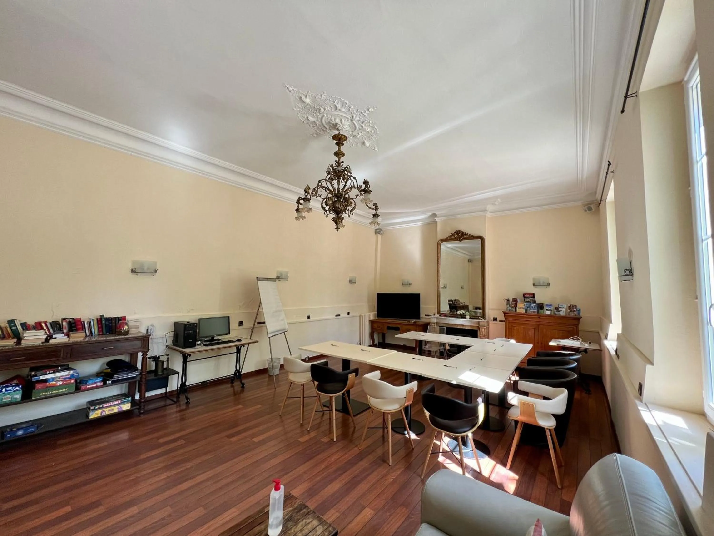 Business facilities in Logis Hotel restaurant des Thermes