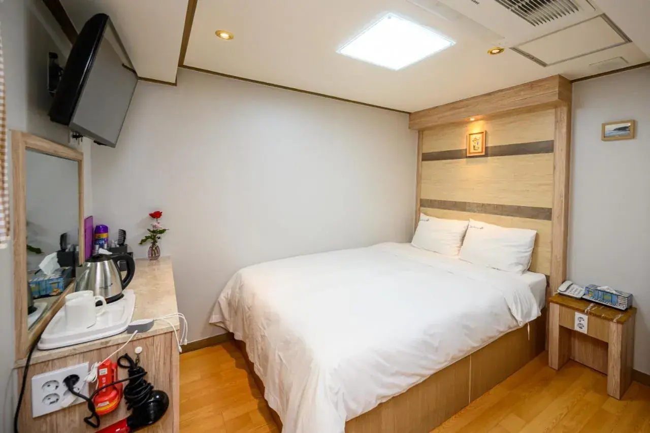 Basement Double Room (No Window) in Daeyoung Hotel Myeongdong Basement Double Room (No Window) in Daeyoung Hotel Myeongdong