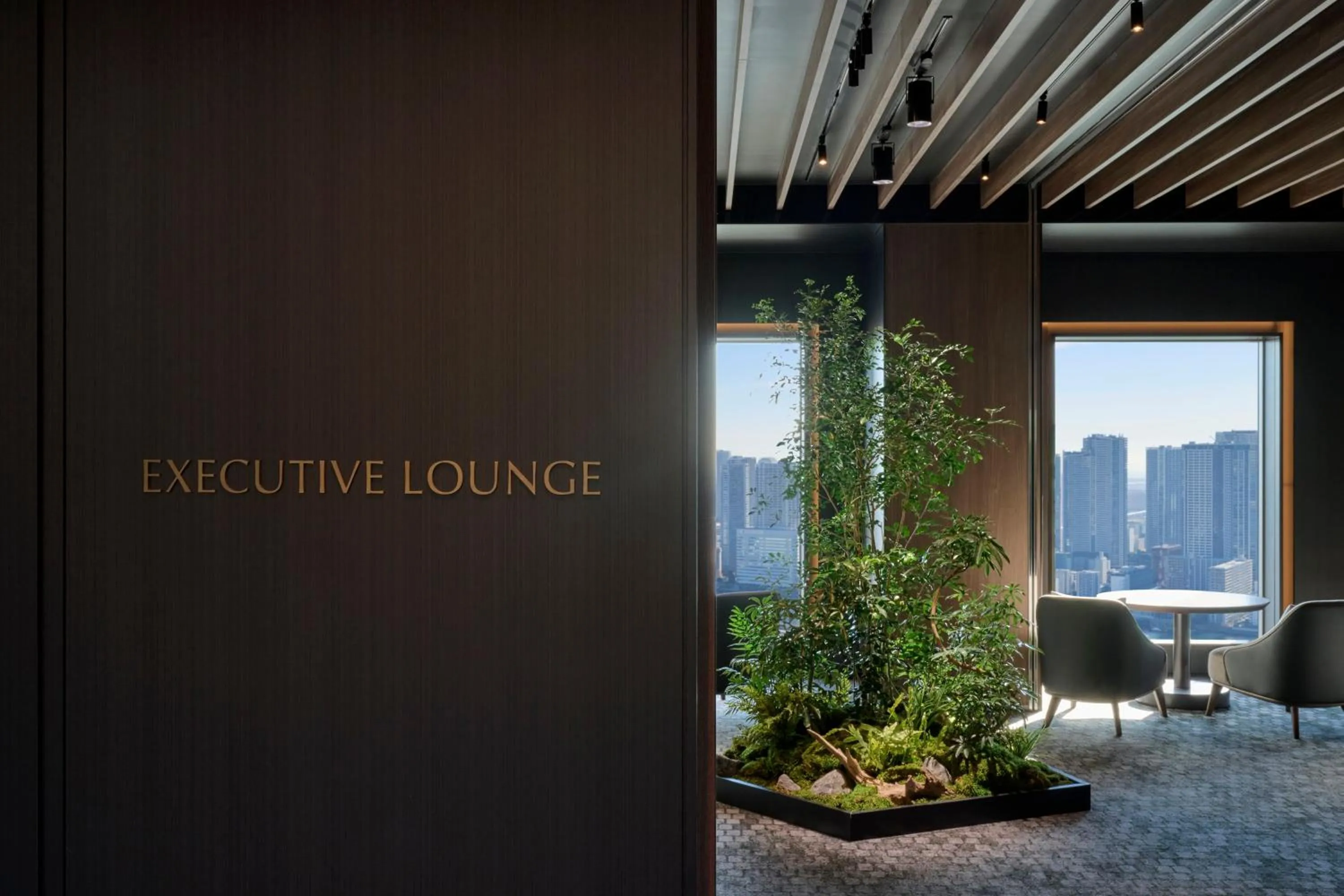 Lounge or bar in The Royal Park Hotel Iconic Tokyo Shiodome