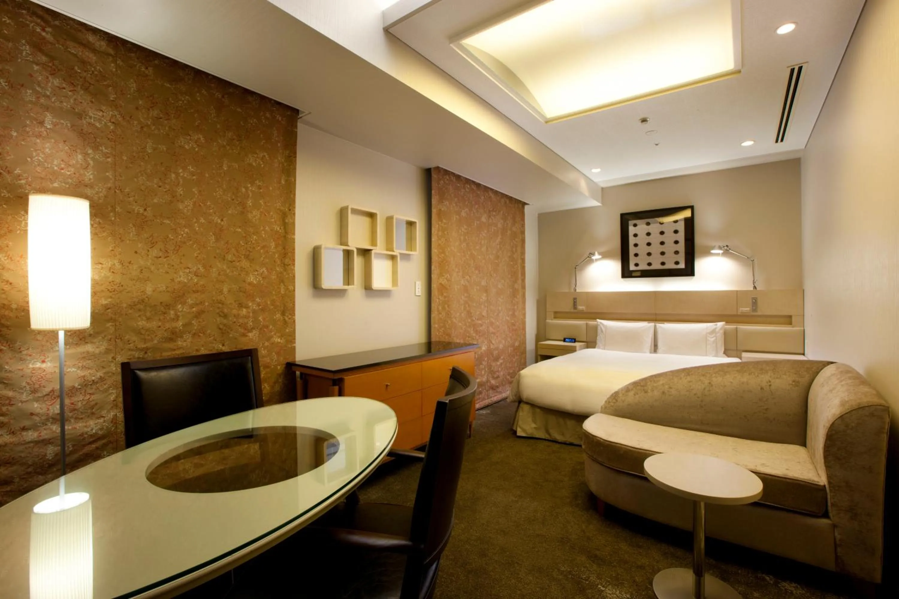 Photo of the whole room, Bed in The Royal Park Hotel Iconic Tokyo Shiodome