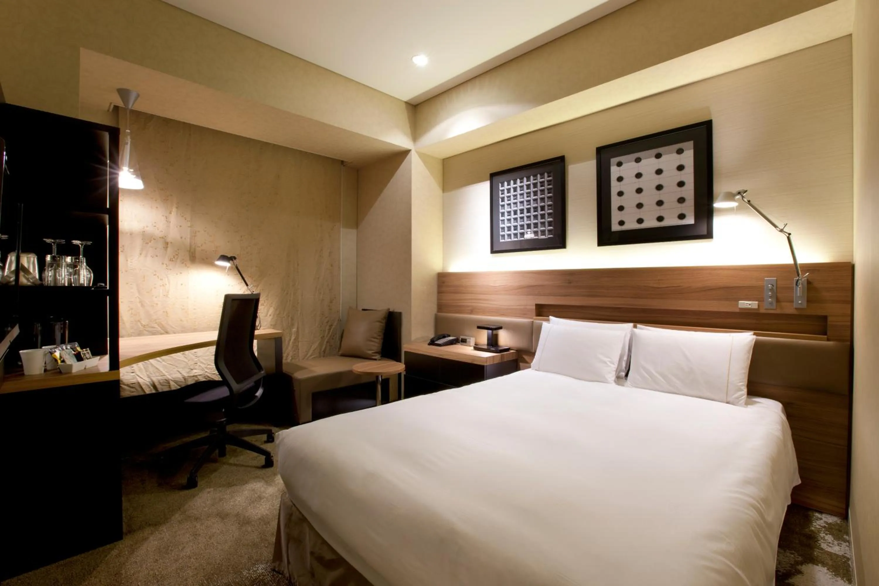 Photo of the whole room, Bed in The Royal Park Hotel Iconic Tokyo Shiodome