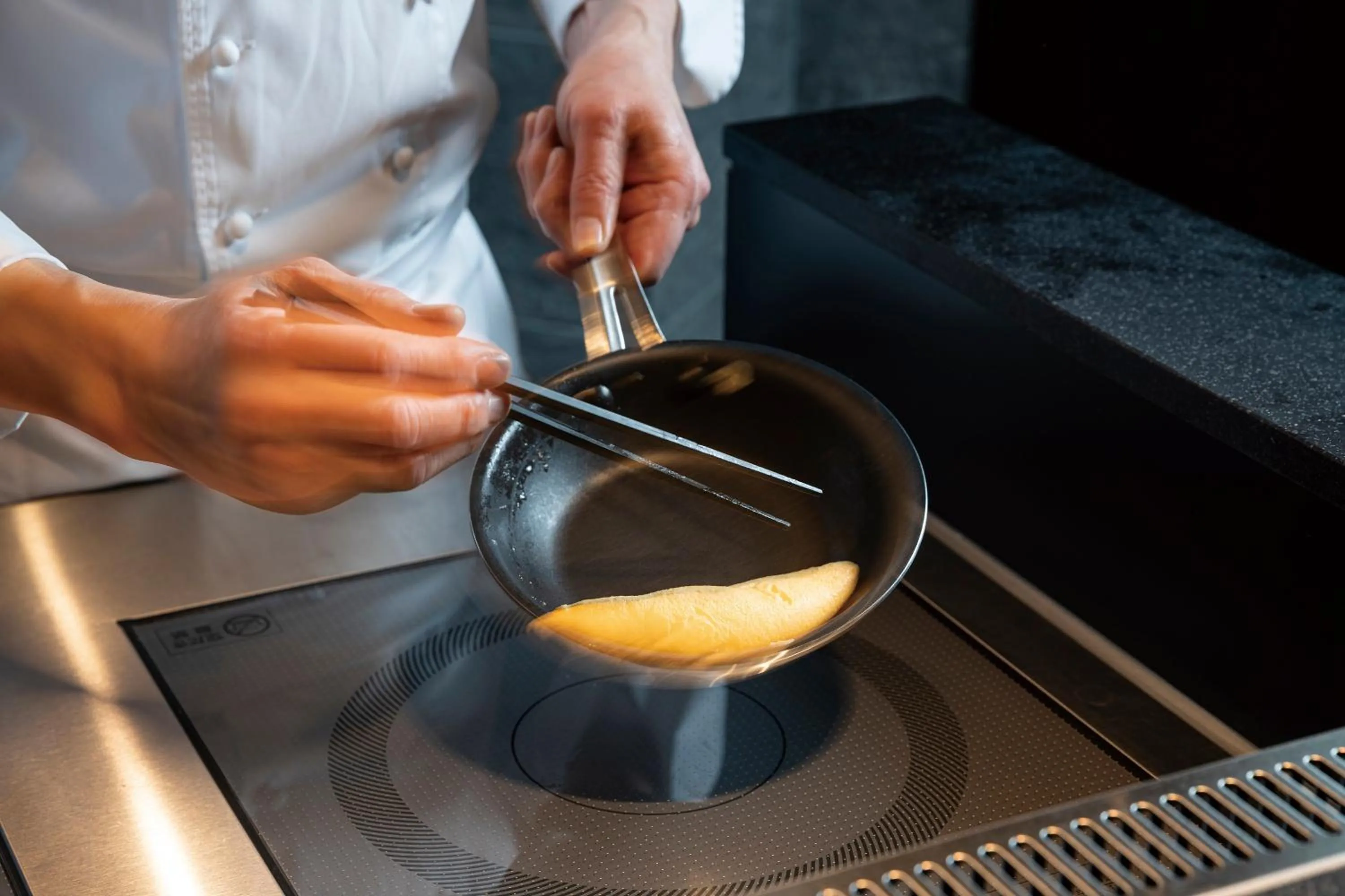 Lounge or bar in The Royal Park Hotel Iconic Tokyo Shiodome