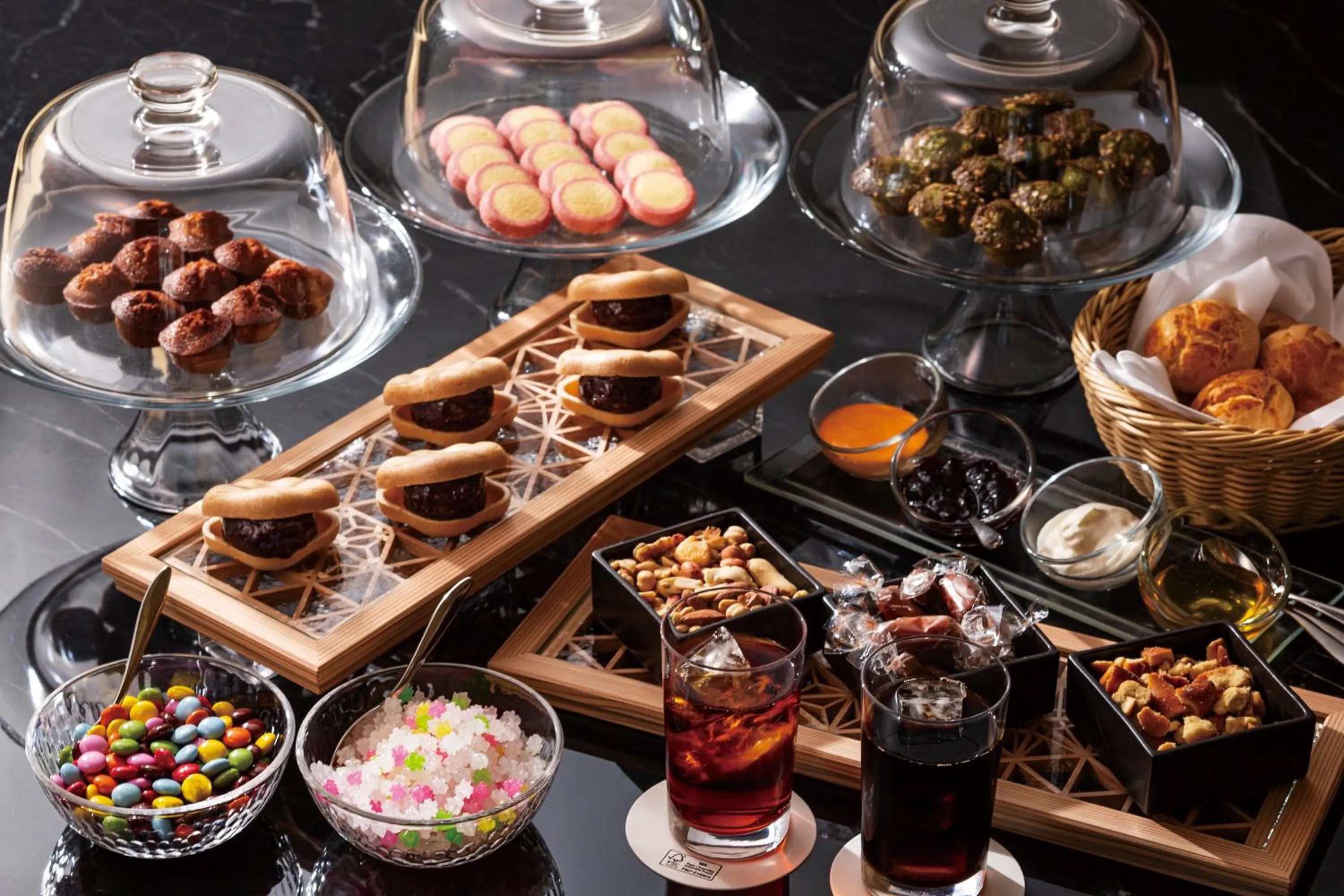 Lounge or bar in The Royal Park Hotel Iconic Tokyo Shiodome