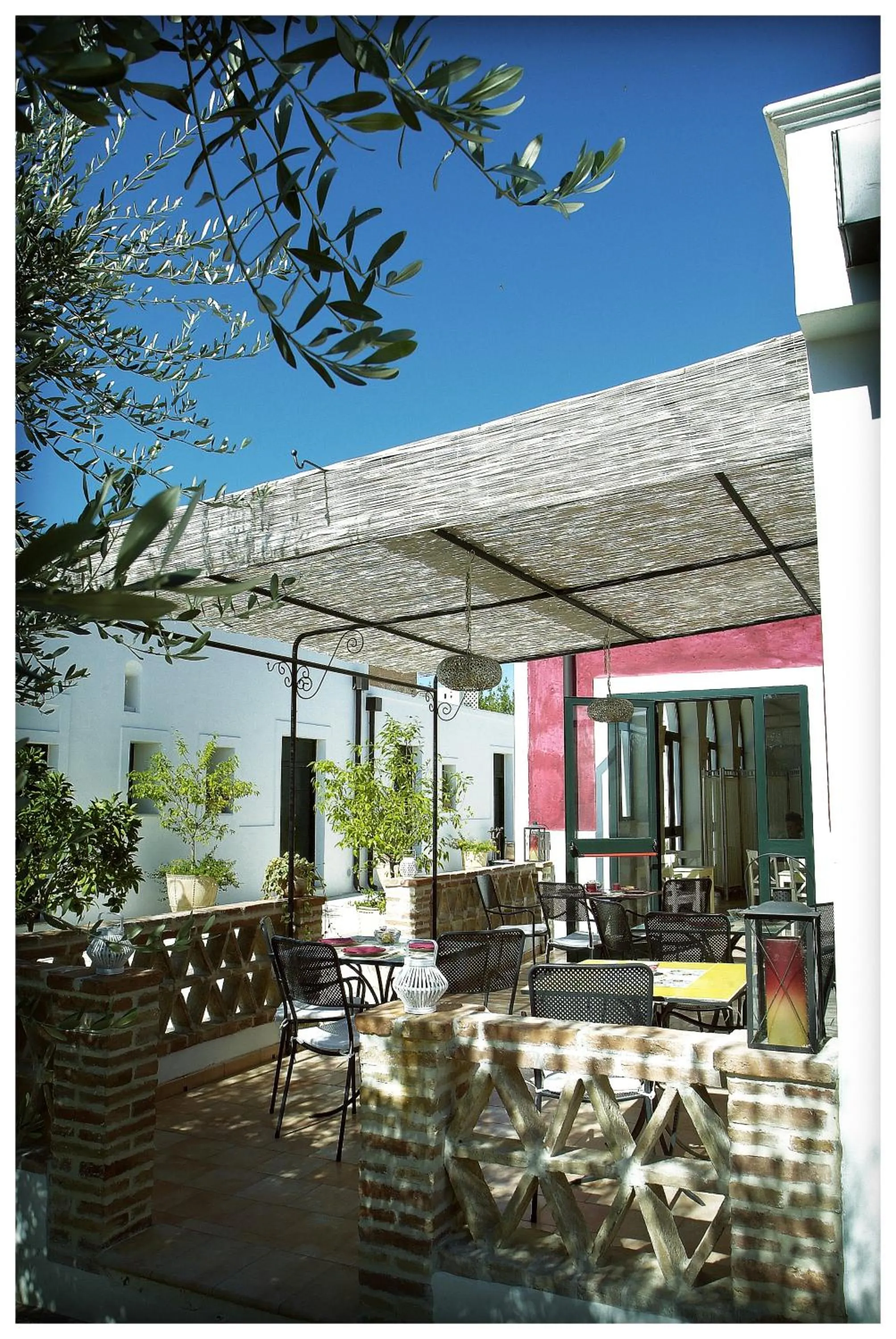 Communal lounge/ TV room in Hotel Giardino Giamperduto