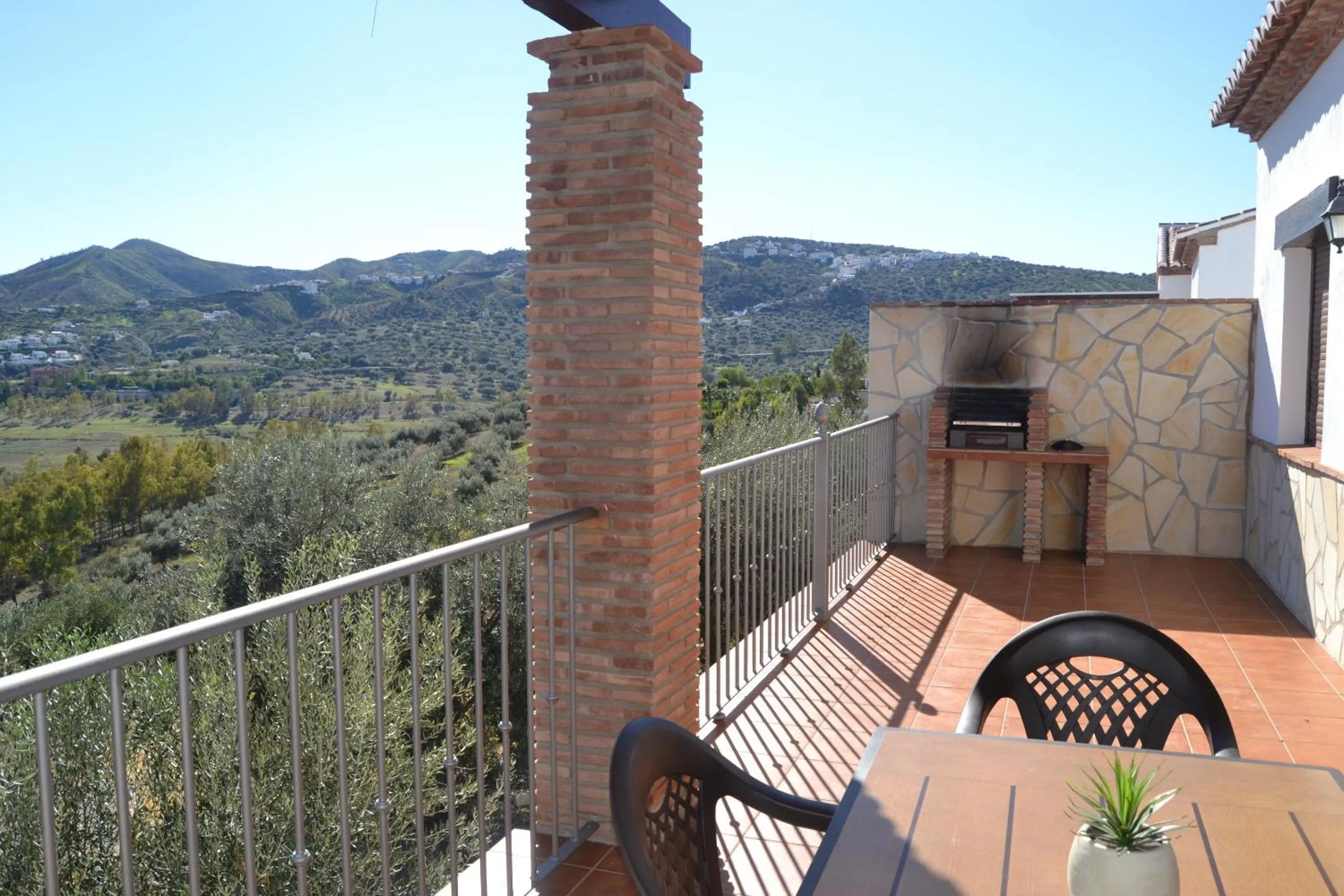 Property building in Alojamientos Huetor