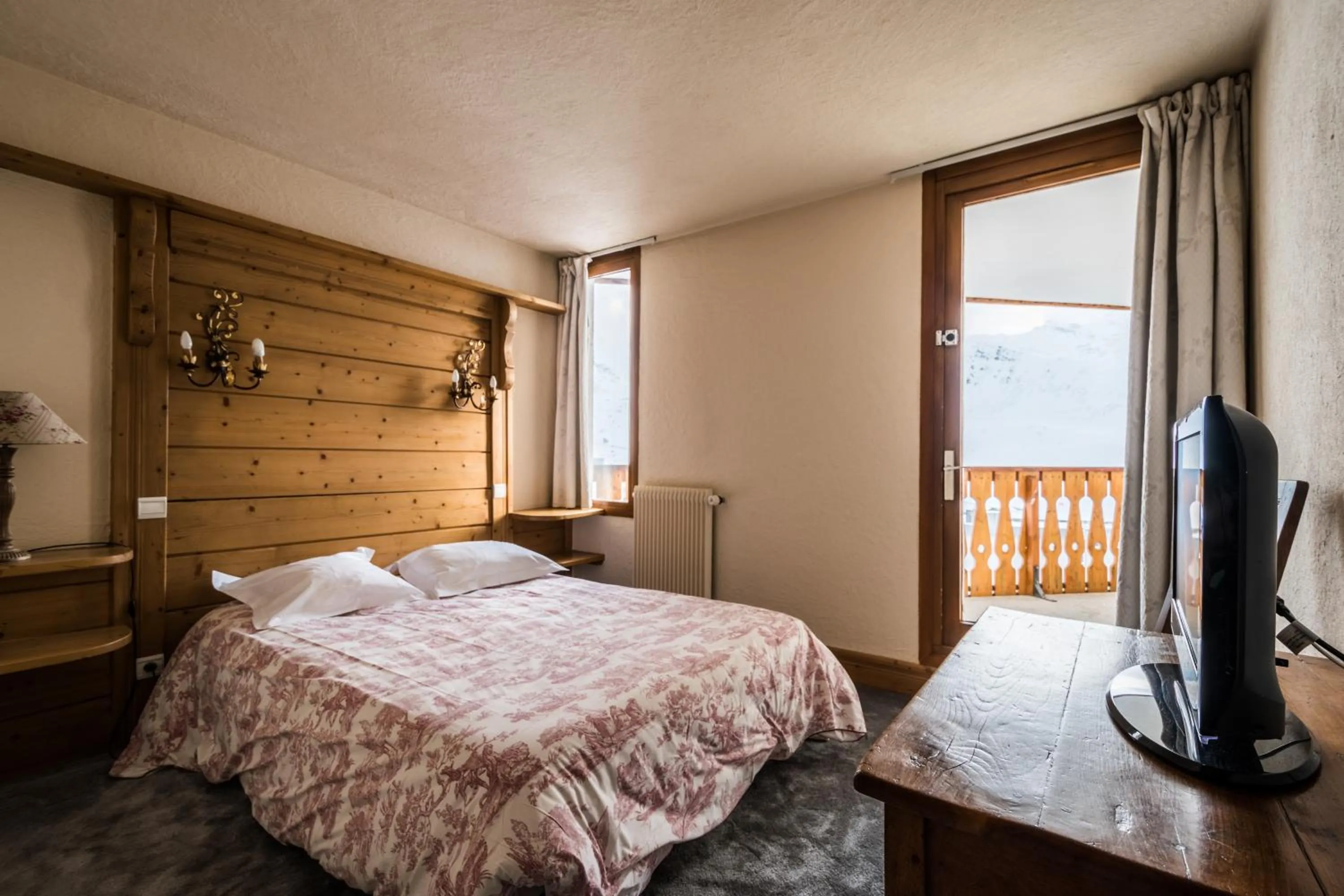 Balcony/Terrace, Bed in Hotel Le Portillo