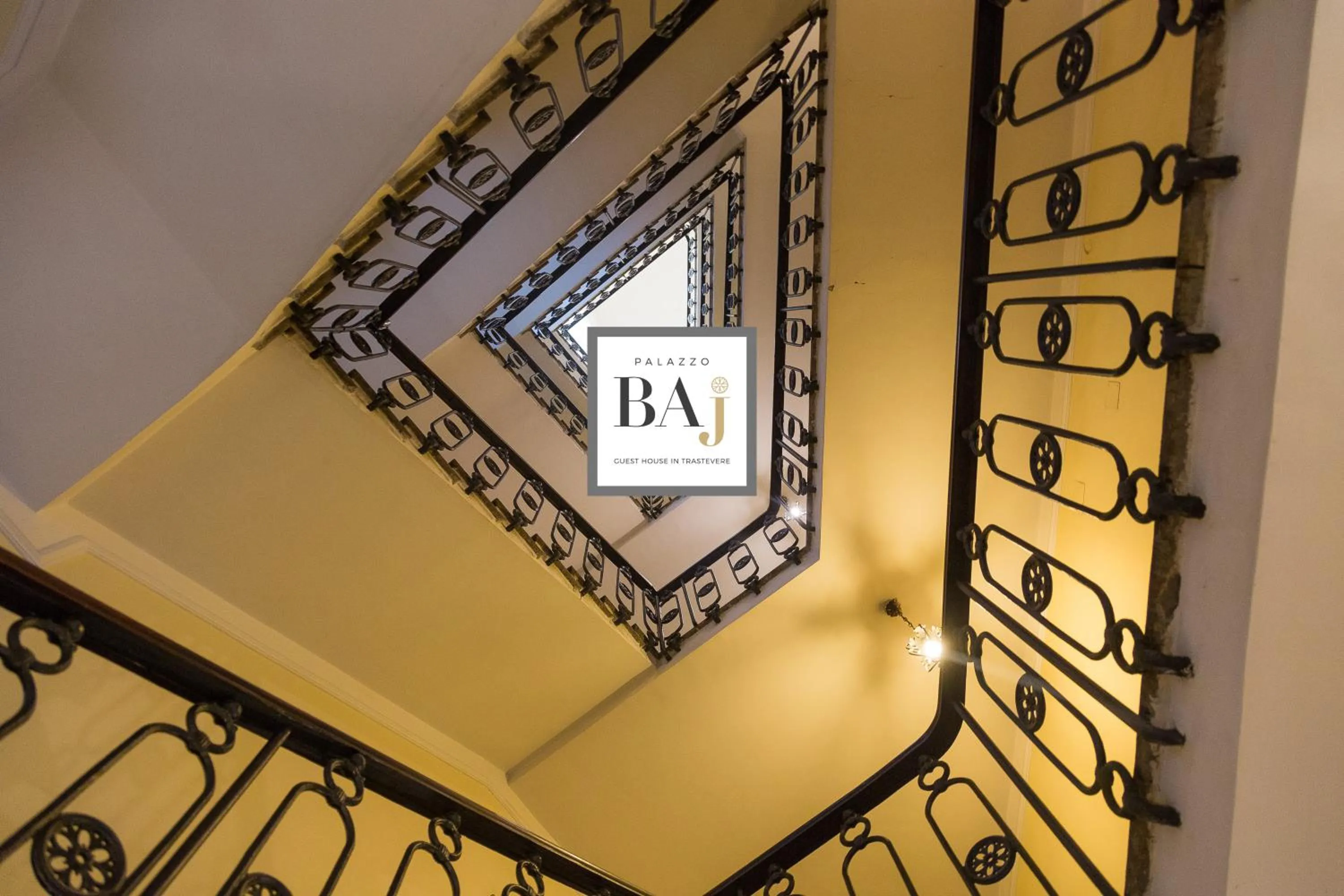 Property building in Palazzo Baj in Trastevere