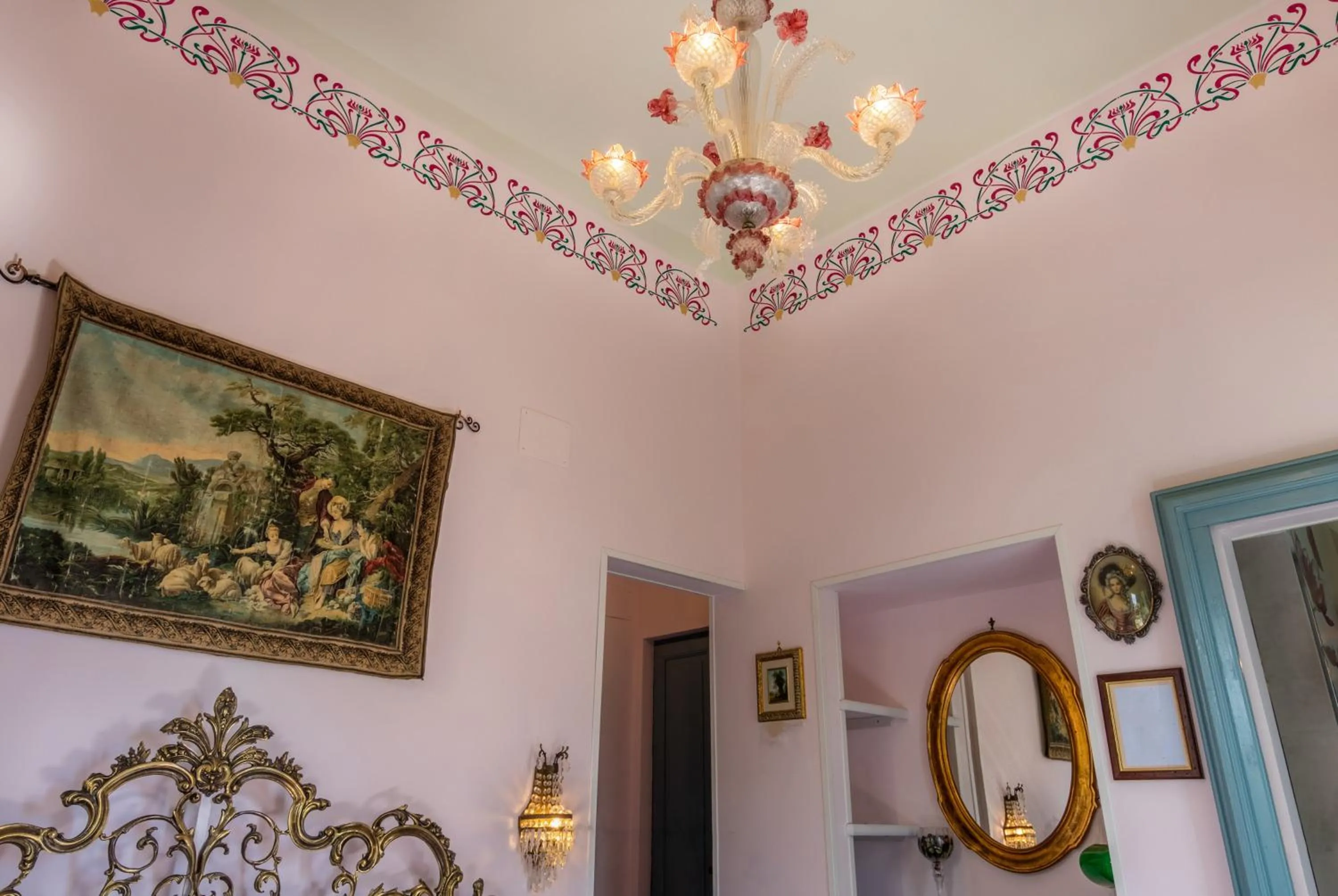 Decorative detail in Villa Nicolaci - Liberty Suites