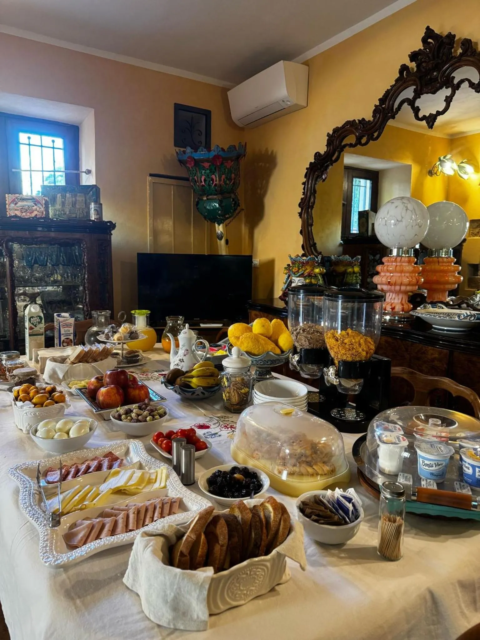 Continental breakfast in Villa Nicolaci - Liberty Suites