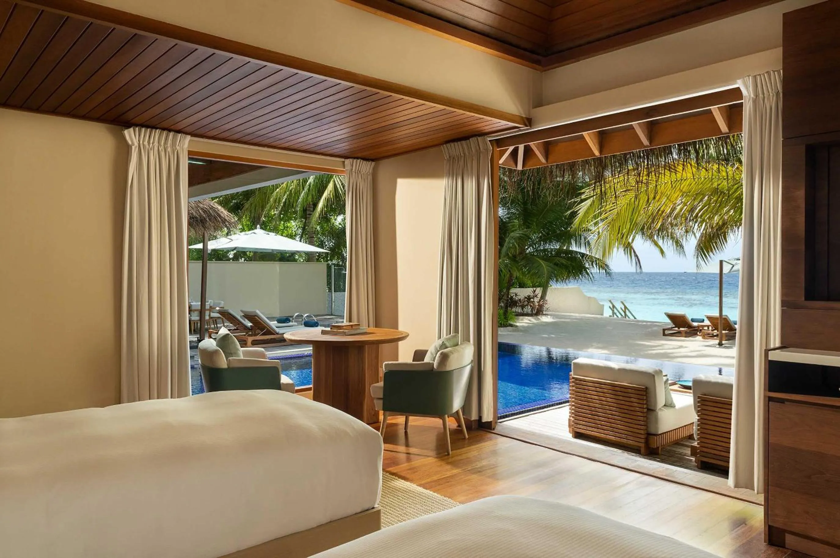 Bathroom, Bed in Huvafen Fushi Maldives