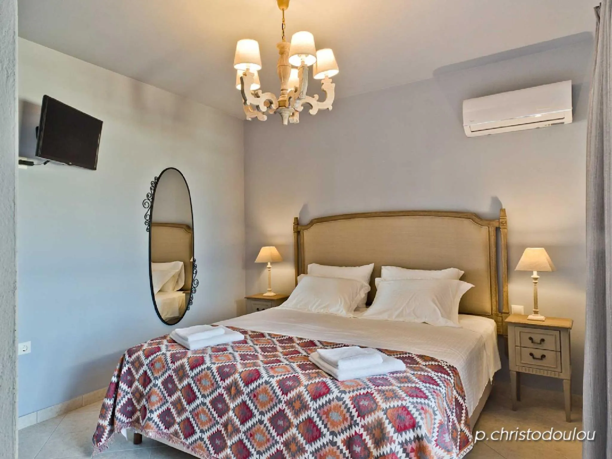 Photo of the whole room, Bed in Elaia Villas