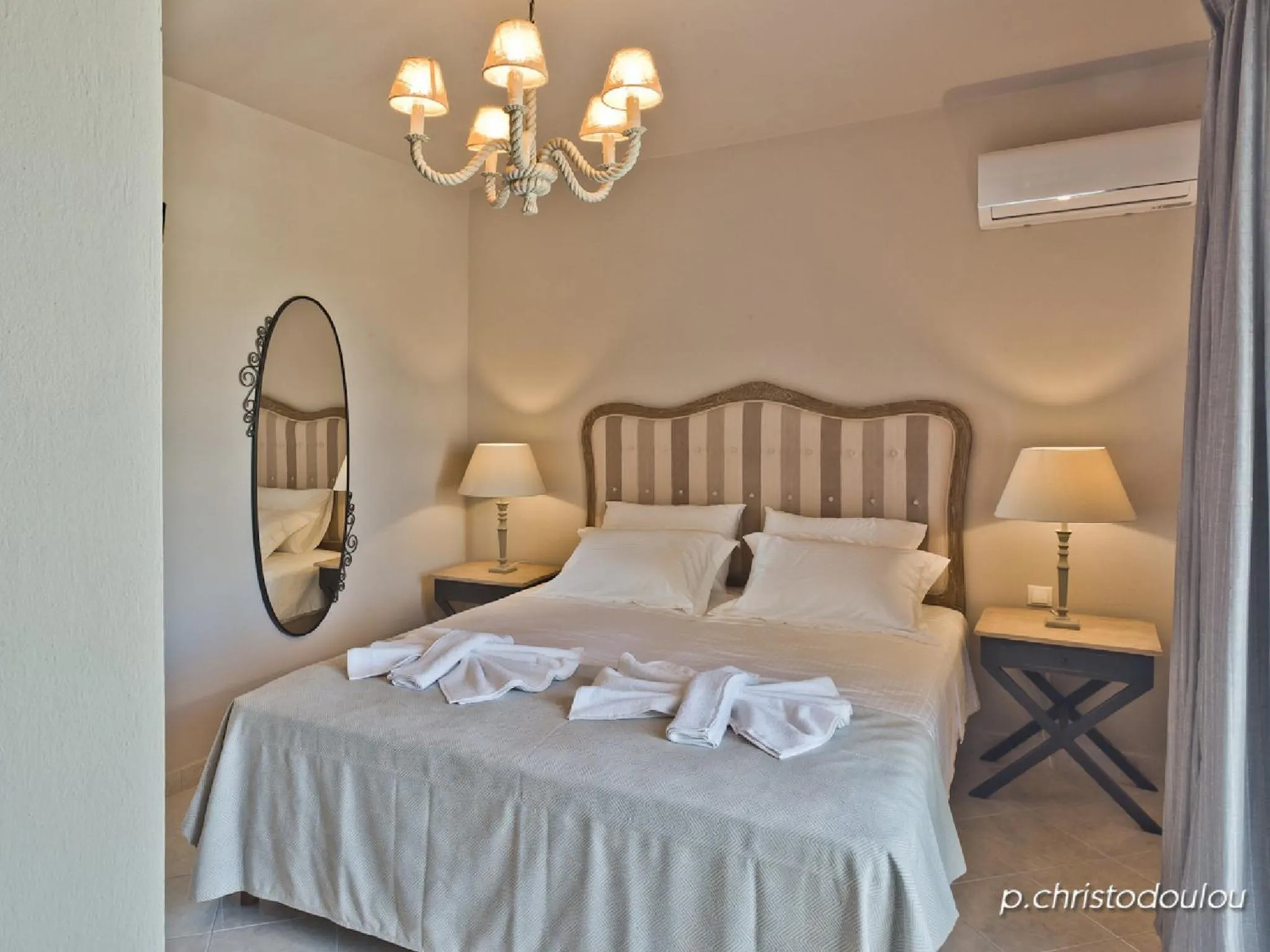 Photo of the whole room, Bed in Elaia Villas