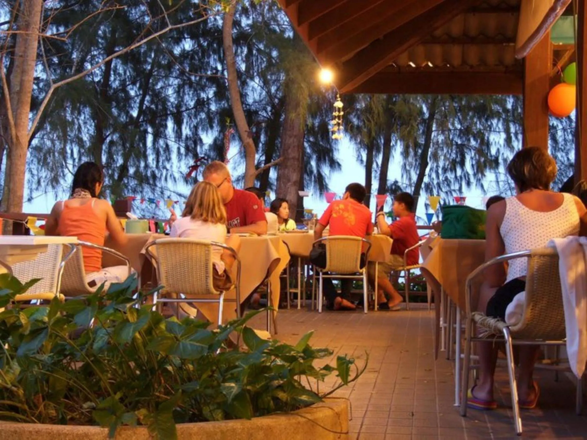Restaurant/places to eat in Bayview Beach Resort