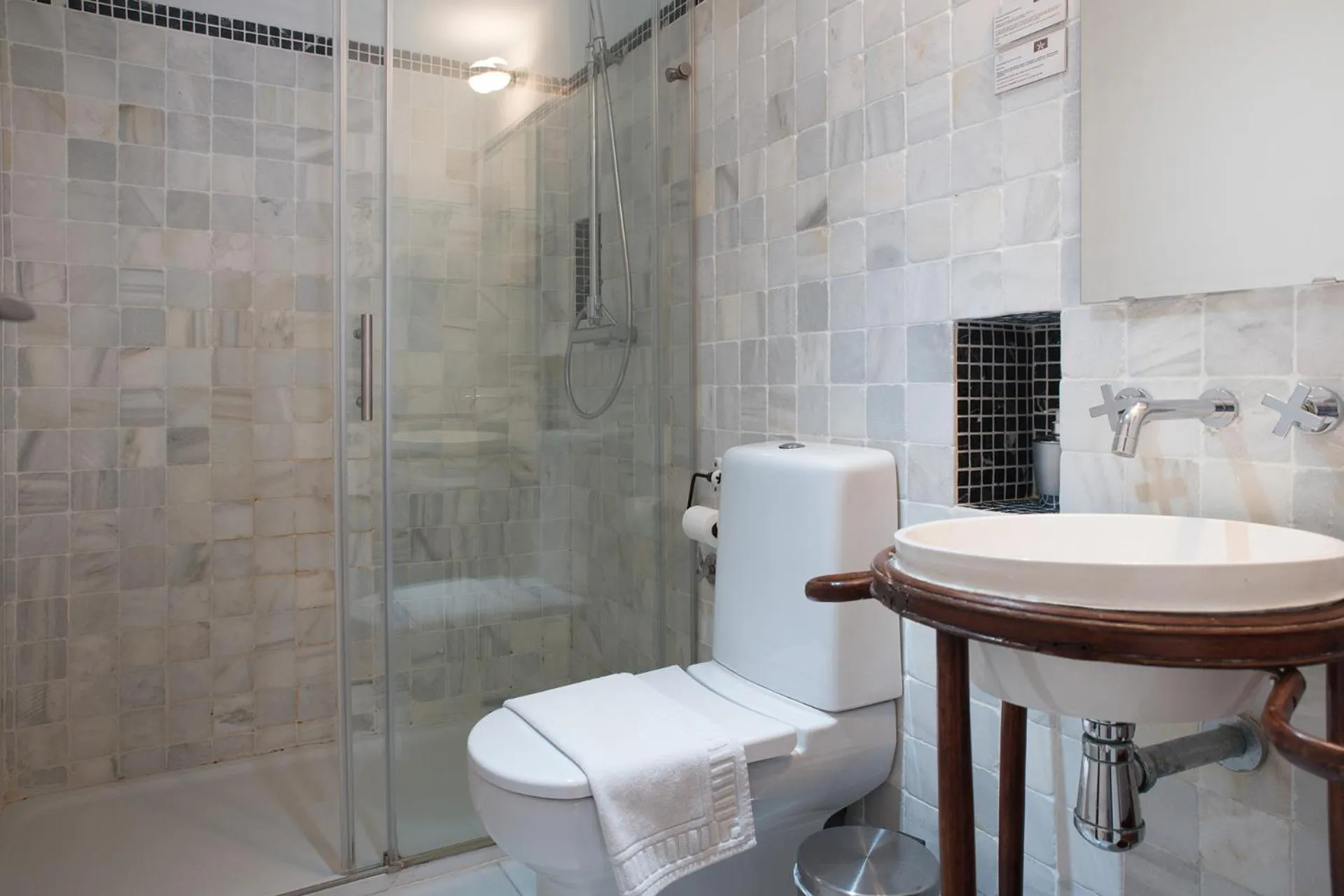 Shower in Casa Arizo, Hotel Boutique