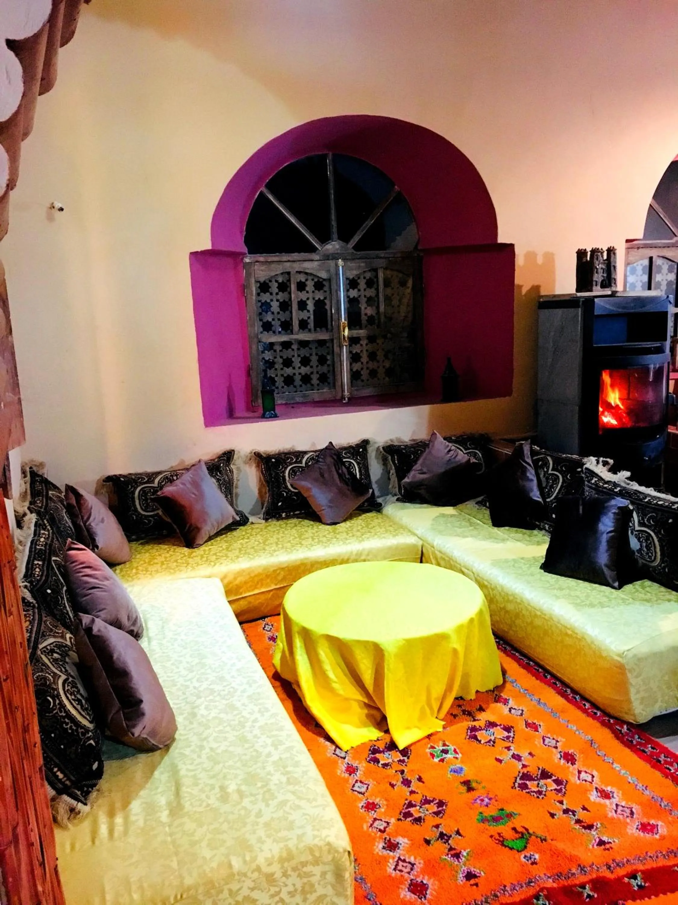 Living room, Bed in Kasbah Tiriguioute