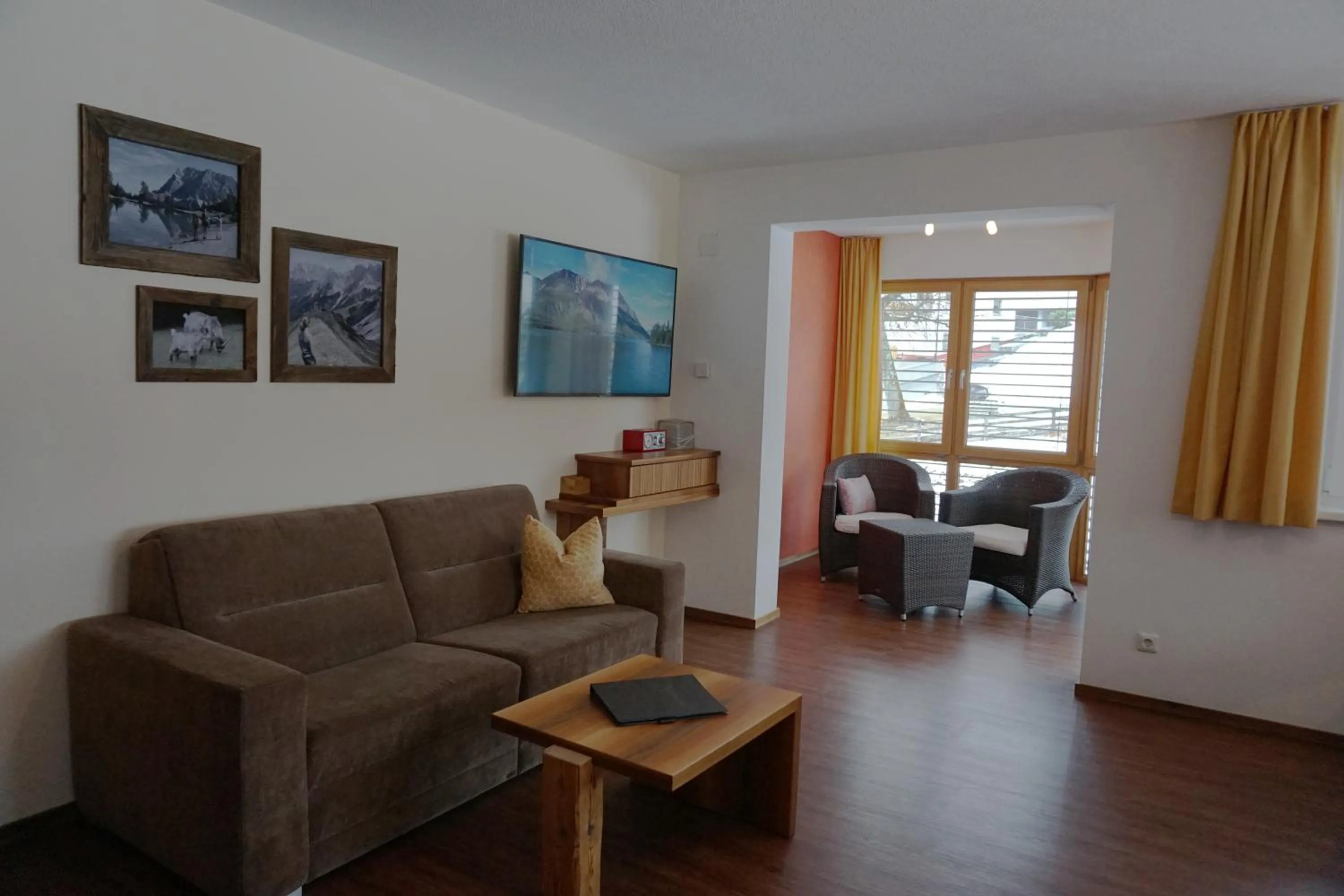 Photo of the whole room in Apart Ideal