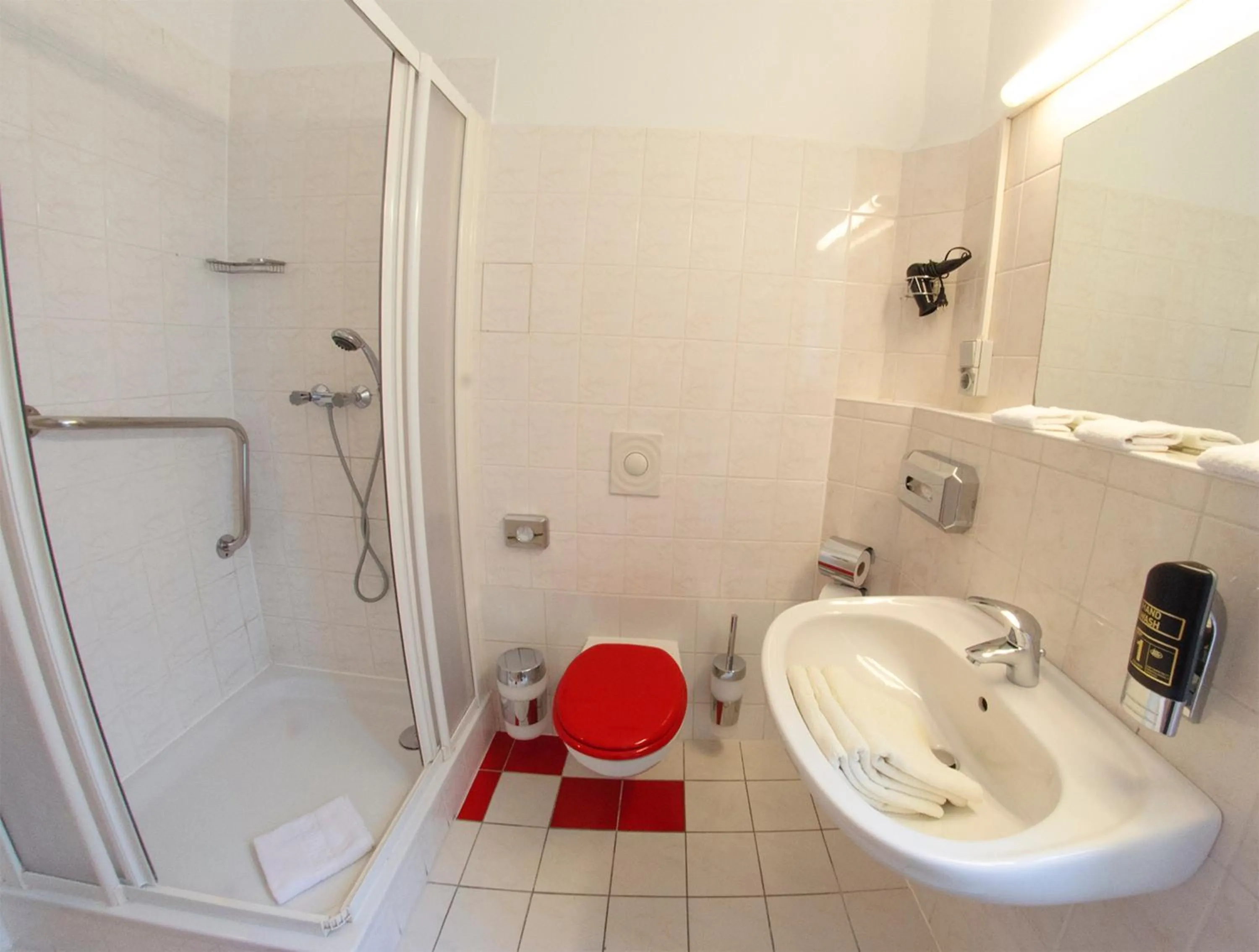 Bathroom in Hotel-Pension Victoria