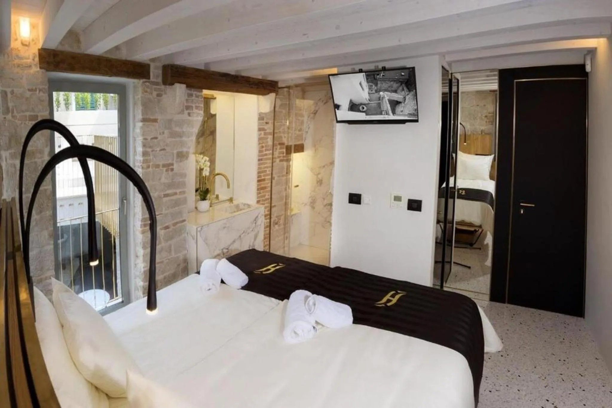 Shower, Bed in Spirito Santo Palazzo Storico - Adults Only