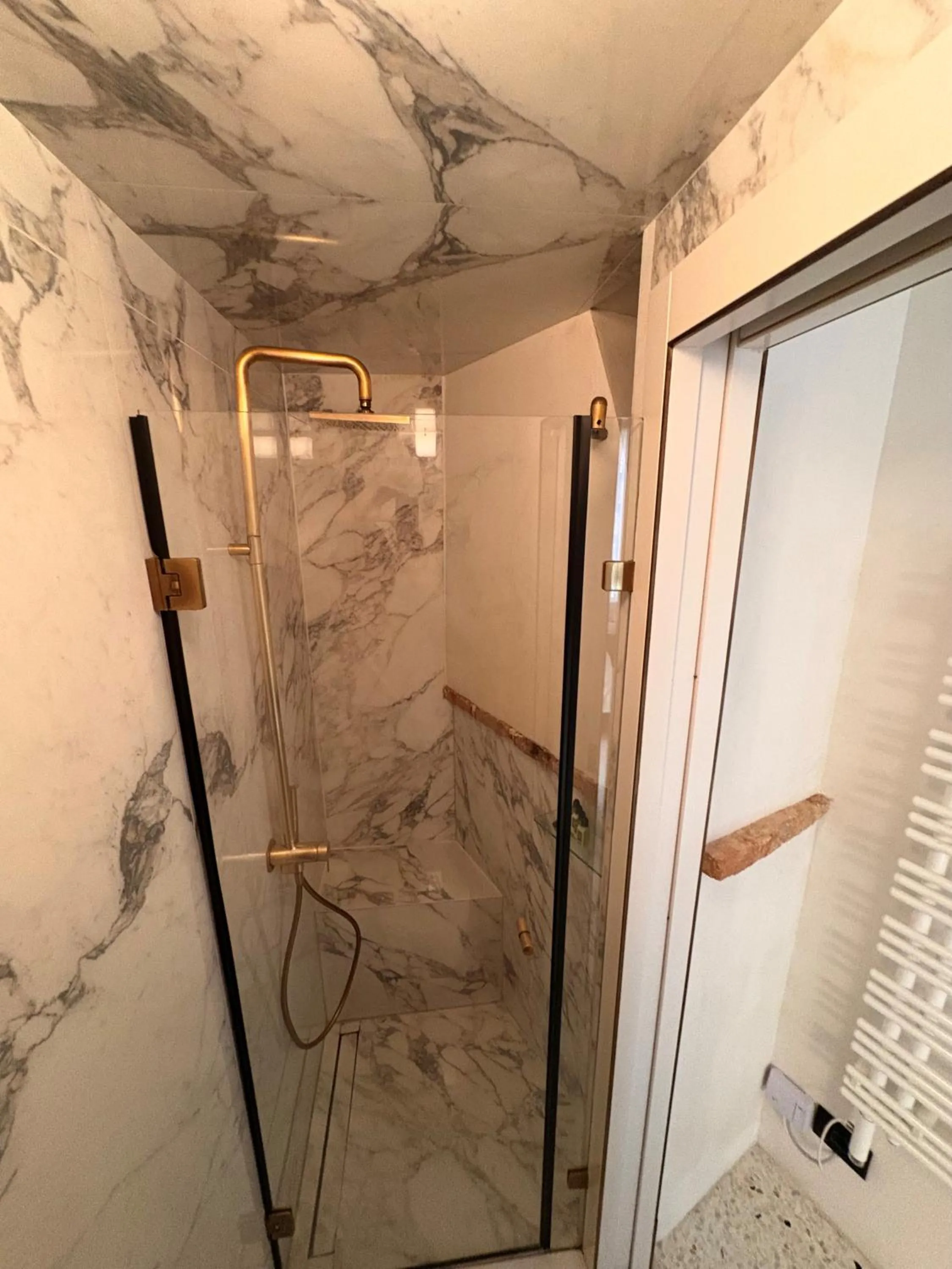 Shower in Spirito Santo Palazzo Storico - Adults Only