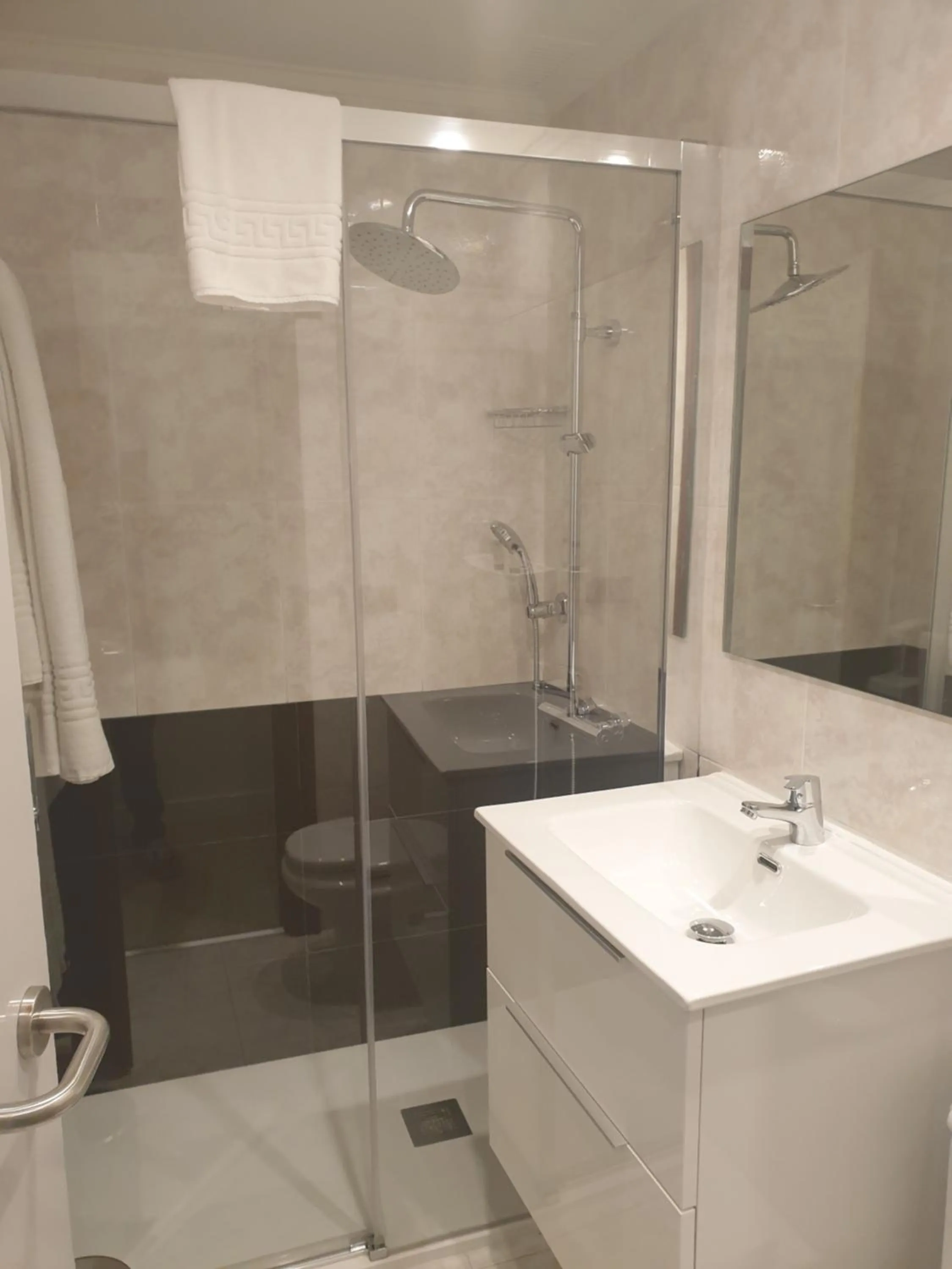 Bathroom in Hotel Arts - Gasteiz Centro