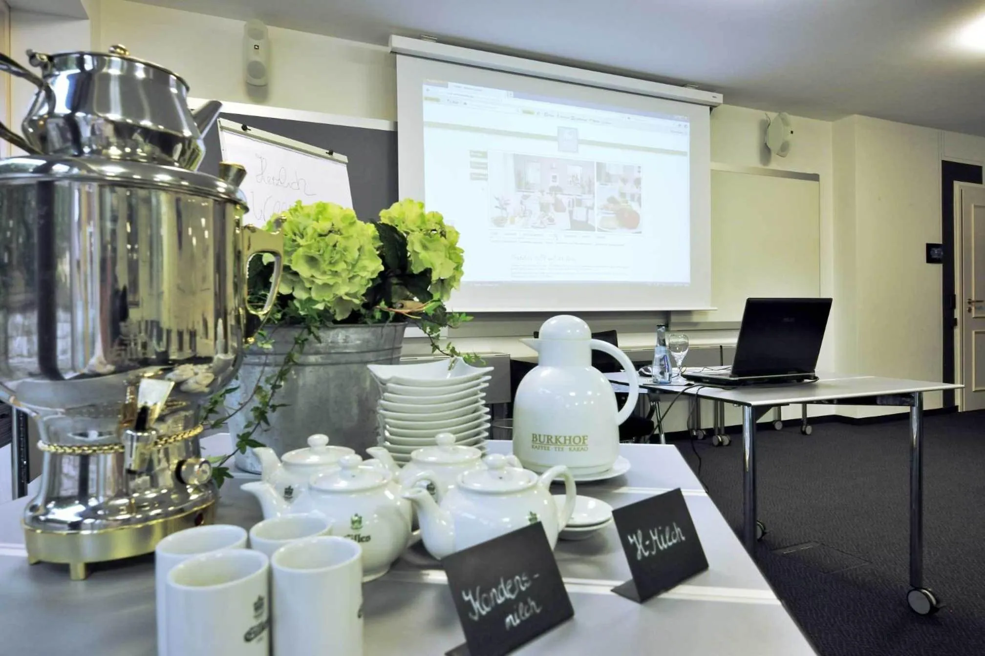 Coffee/tea facilities in Landgasthof Weisses Lamm
