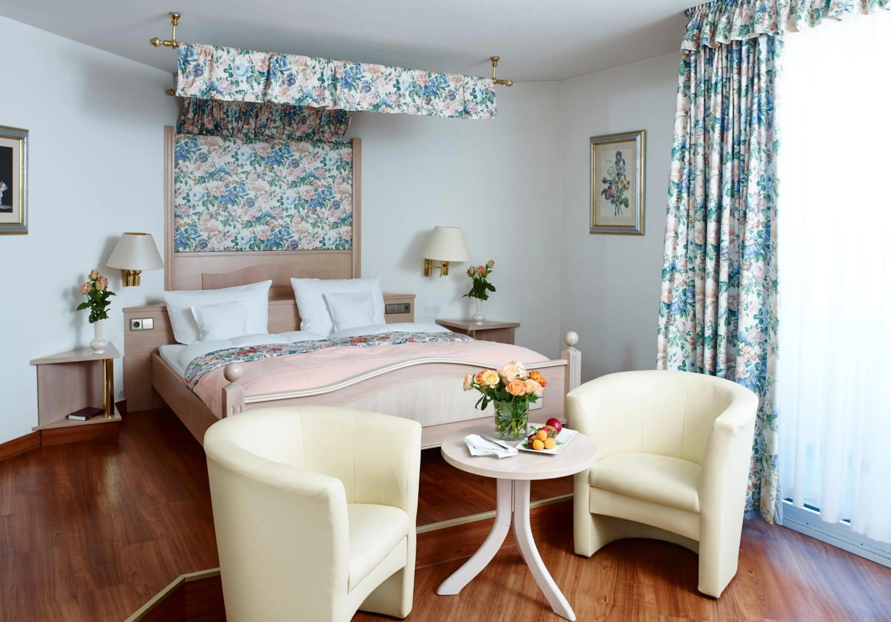 Bed in Rheinhotel Larus