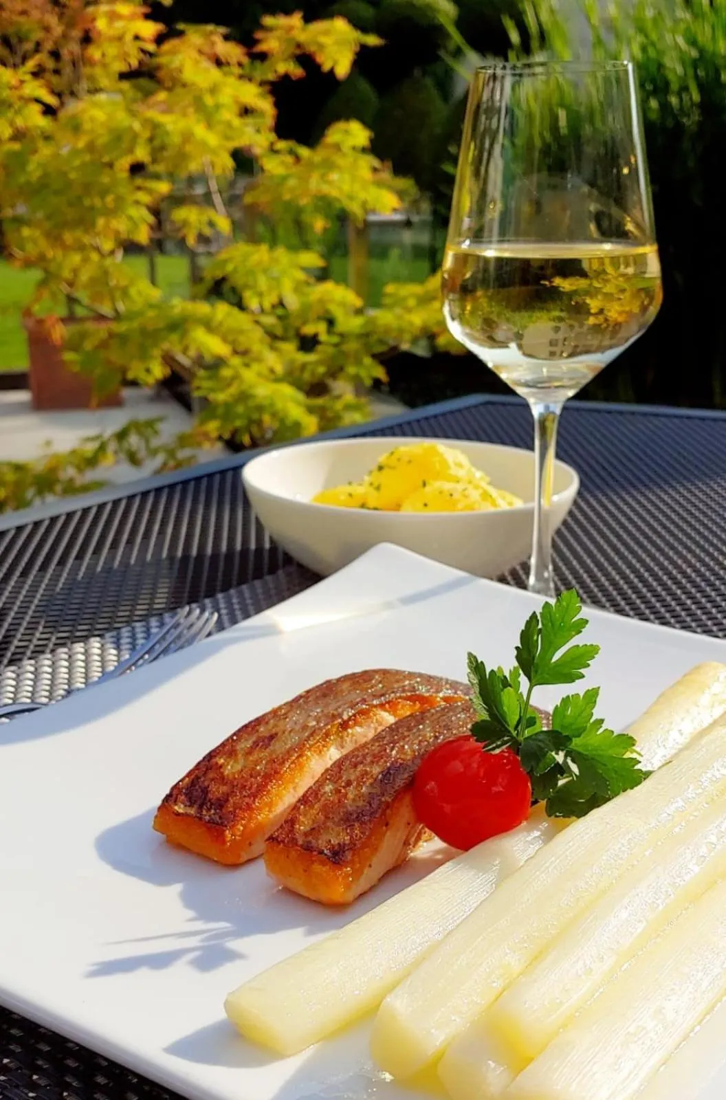 Restaurant/places to eat in Rheinhotel Larus