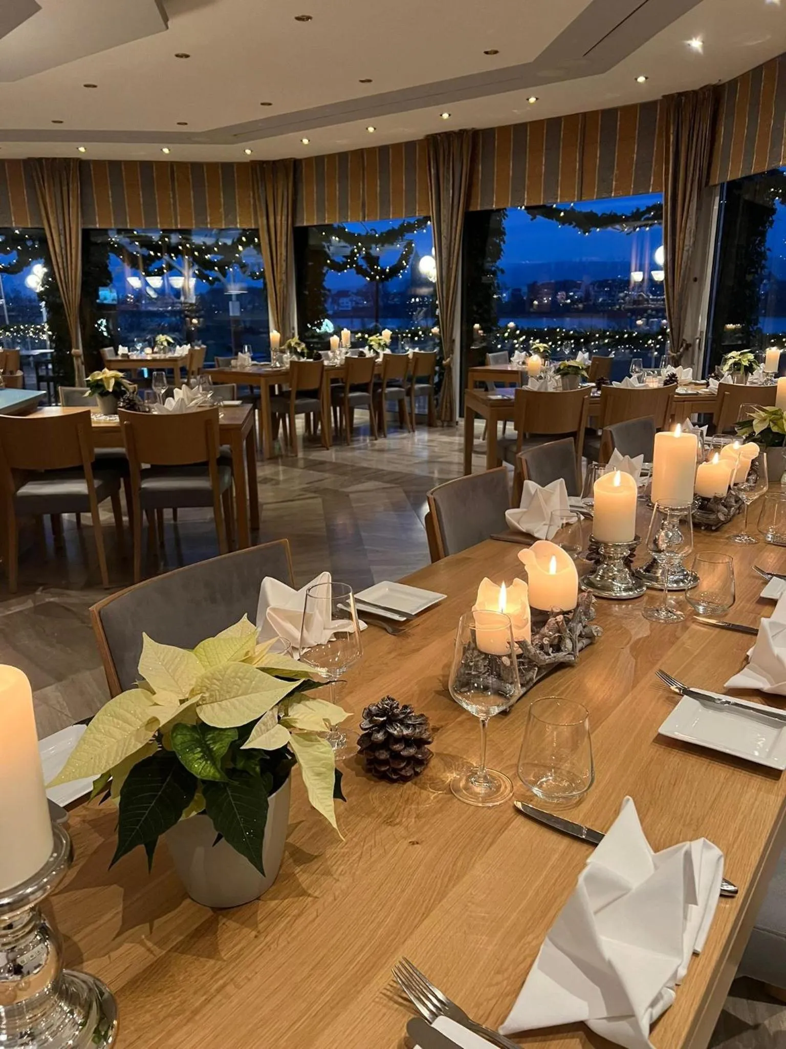 Restaurant/places to eat in Rheinhotel Larus