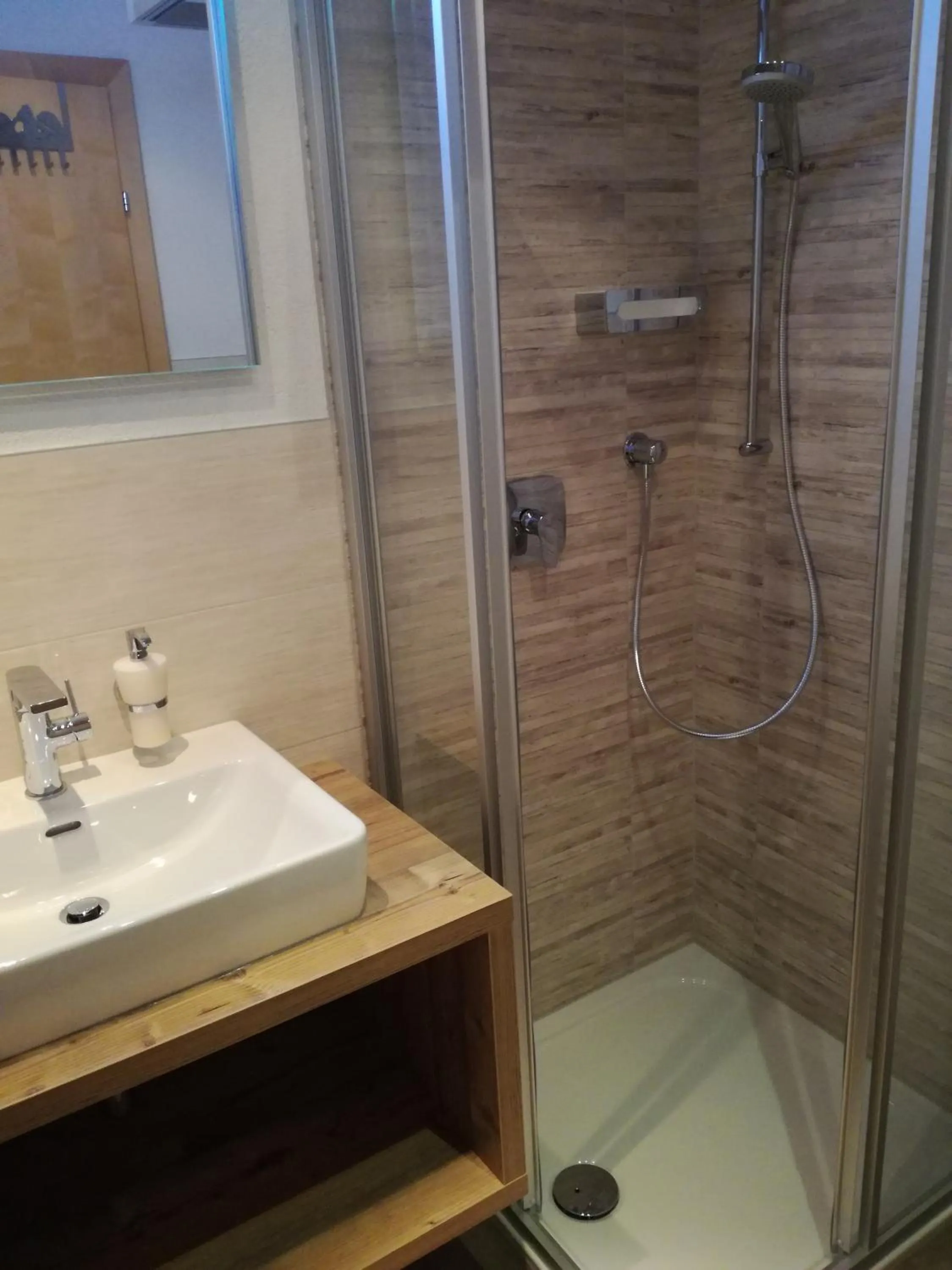 Shower in Häus`l am Ruan