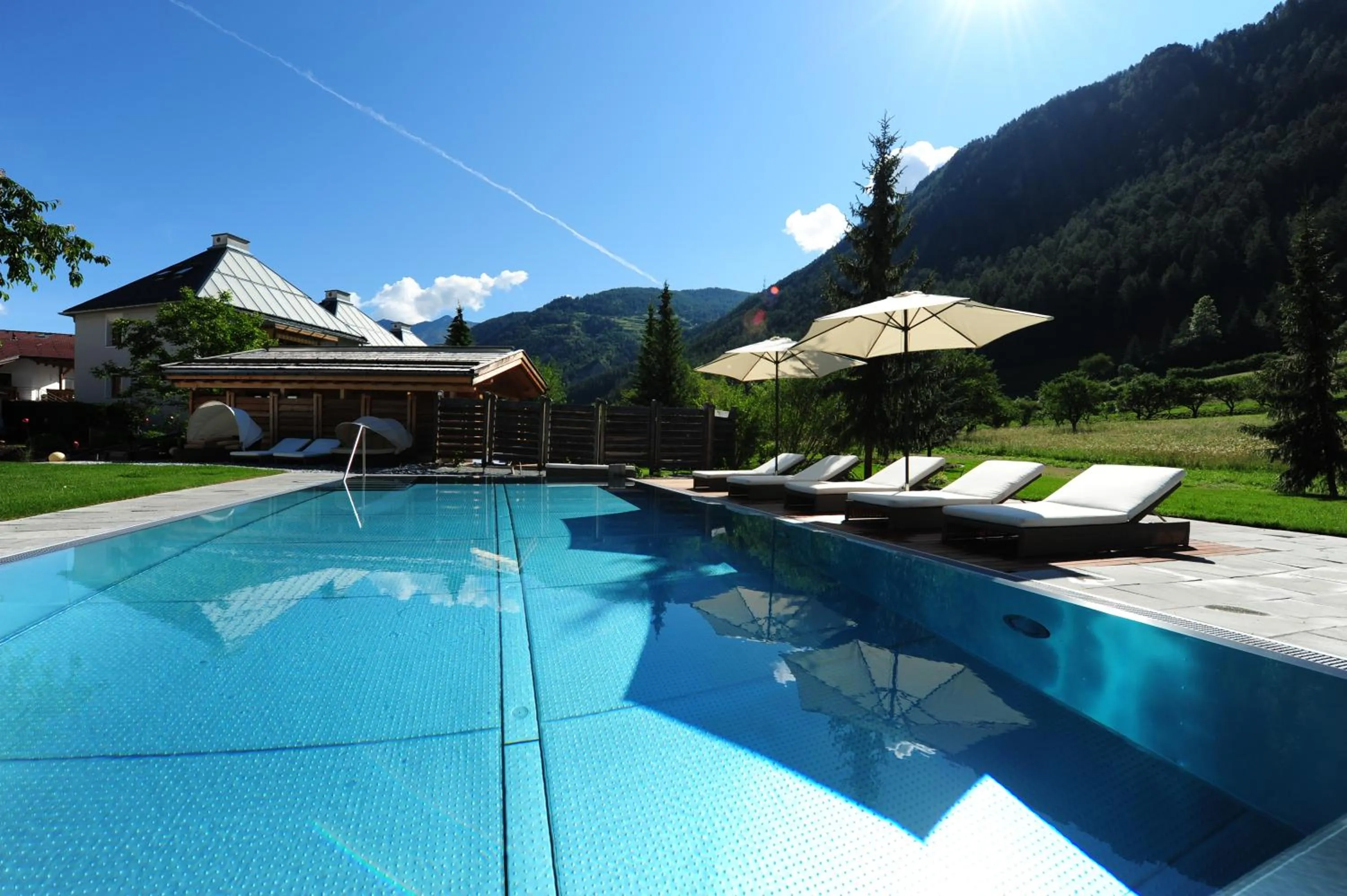 Swimming pool in Hotel Riederhof- Urlaub mit WAU!