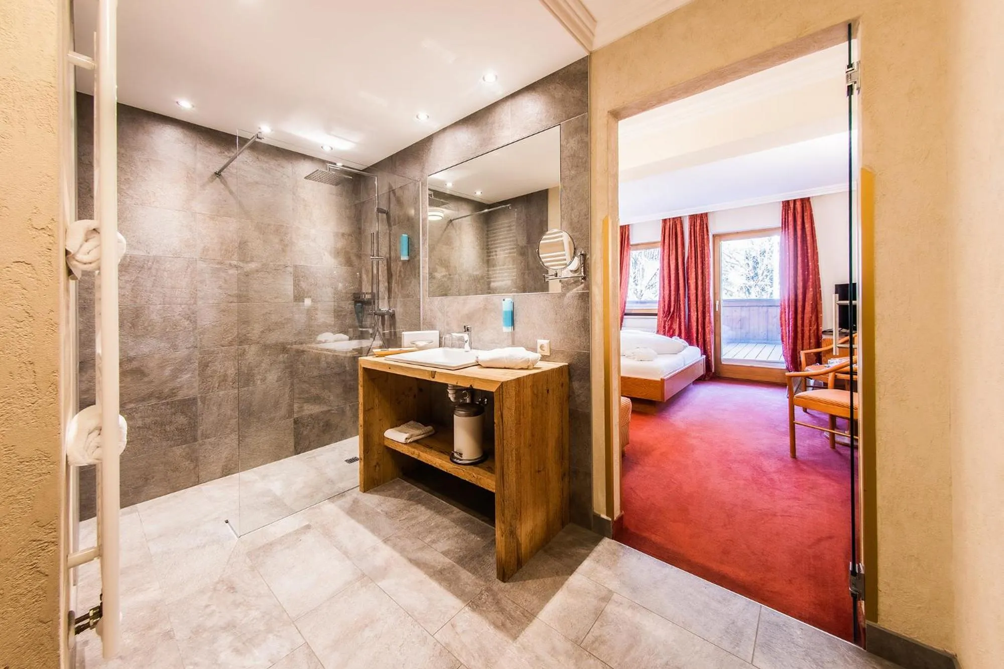 Bathroom, Bed in Hotel Riederhof- Urlaub mit WAU!