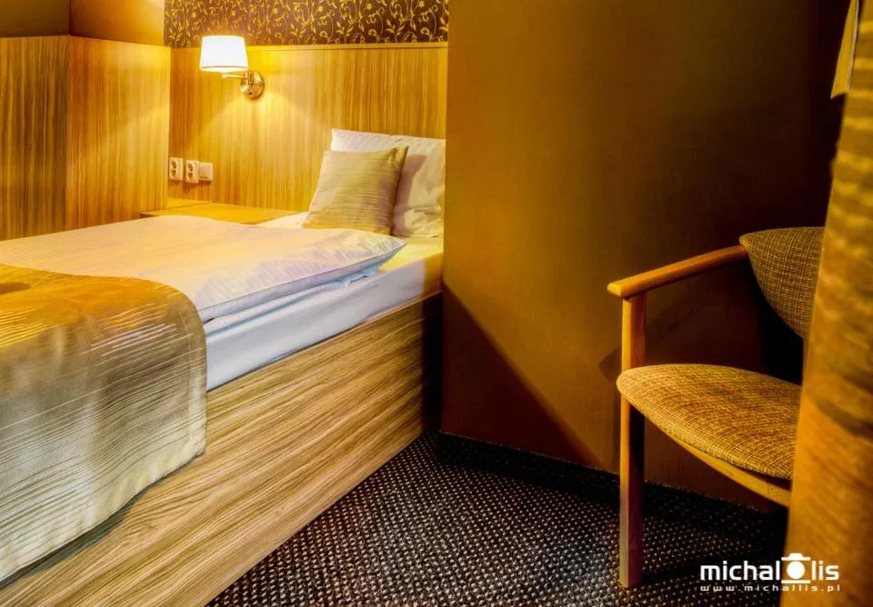 Decorative detail, Bed in Aviator Hotel Restauracja & SPA